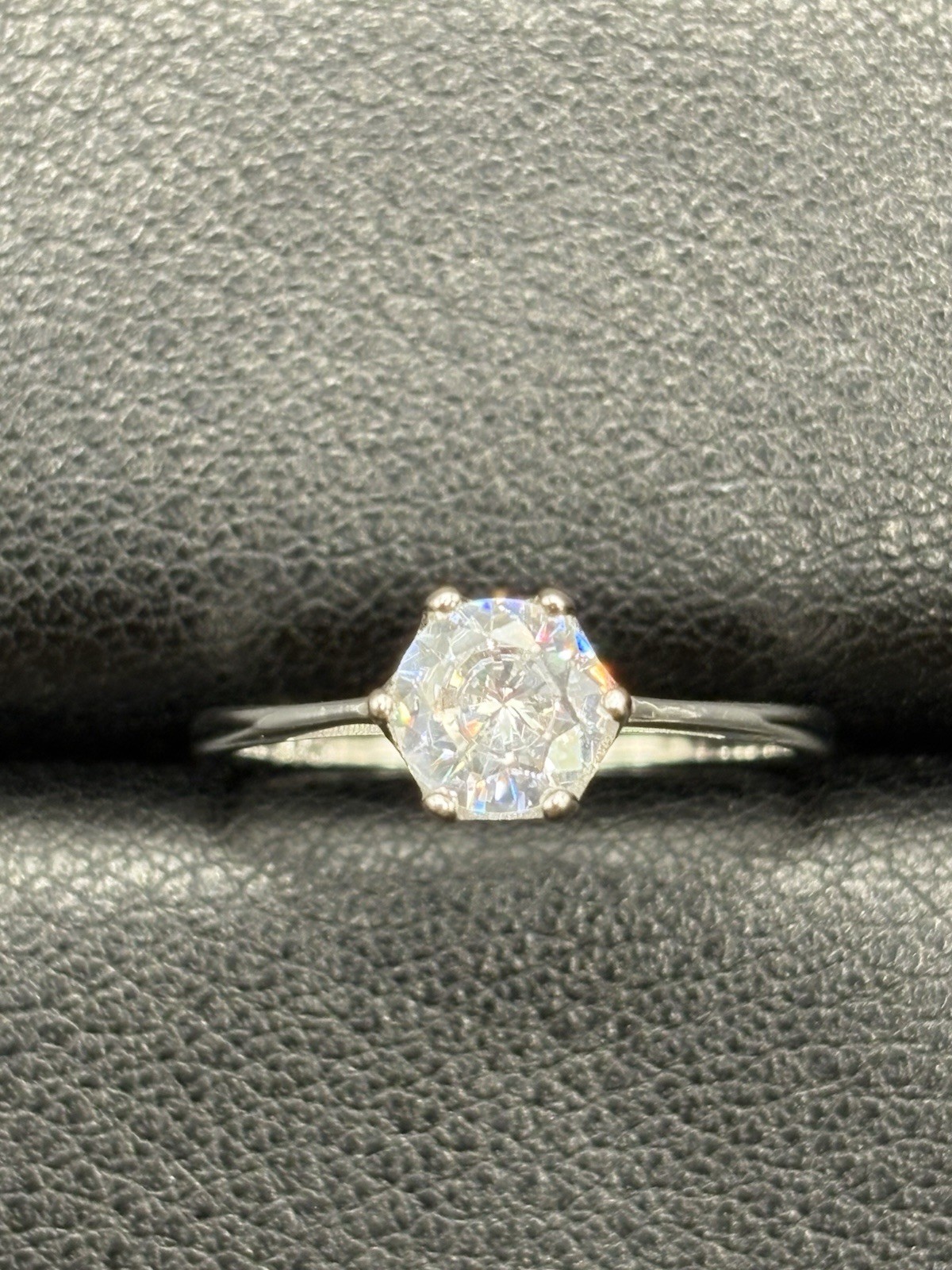 New Condition Sterling Silver Cubic Zirconia Solitaire Size 7 E4