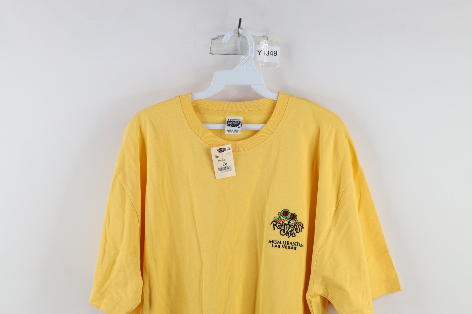 Deadstock Vintage Rainforest Cafe Mens XL Spell Out Las Vegas MGM Grand T-Shirt gallery