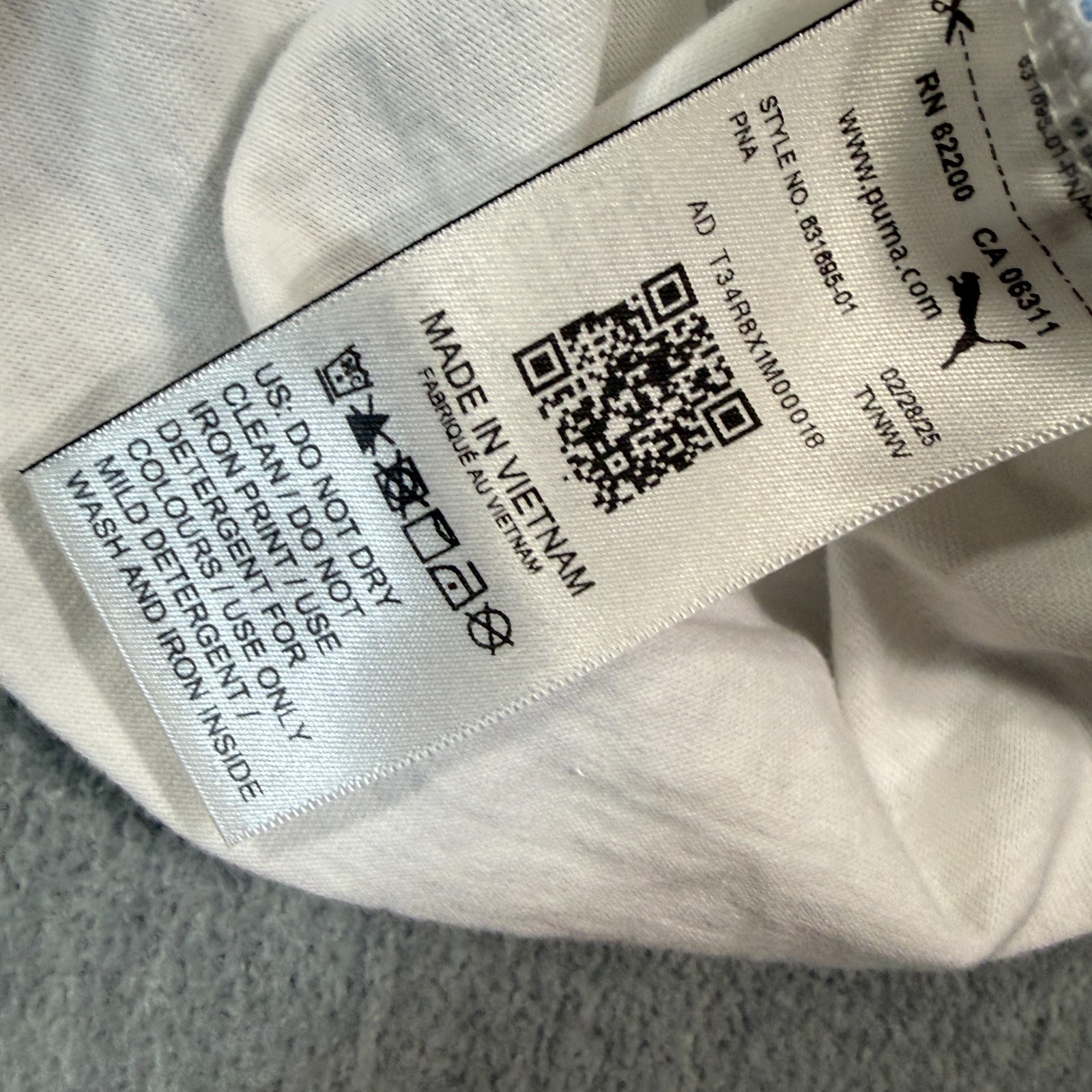 PUMA Manchester City FC T-Shirt Mens Medium White Manchester Calling Bee Soccer gallery