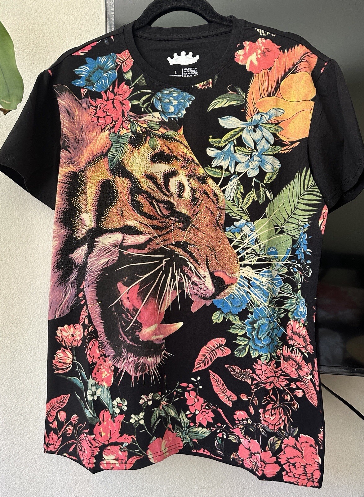 Heads or Tails Men’s Rhinestones Beaded / Black T-shirt Roaring Tiger Size L gallery