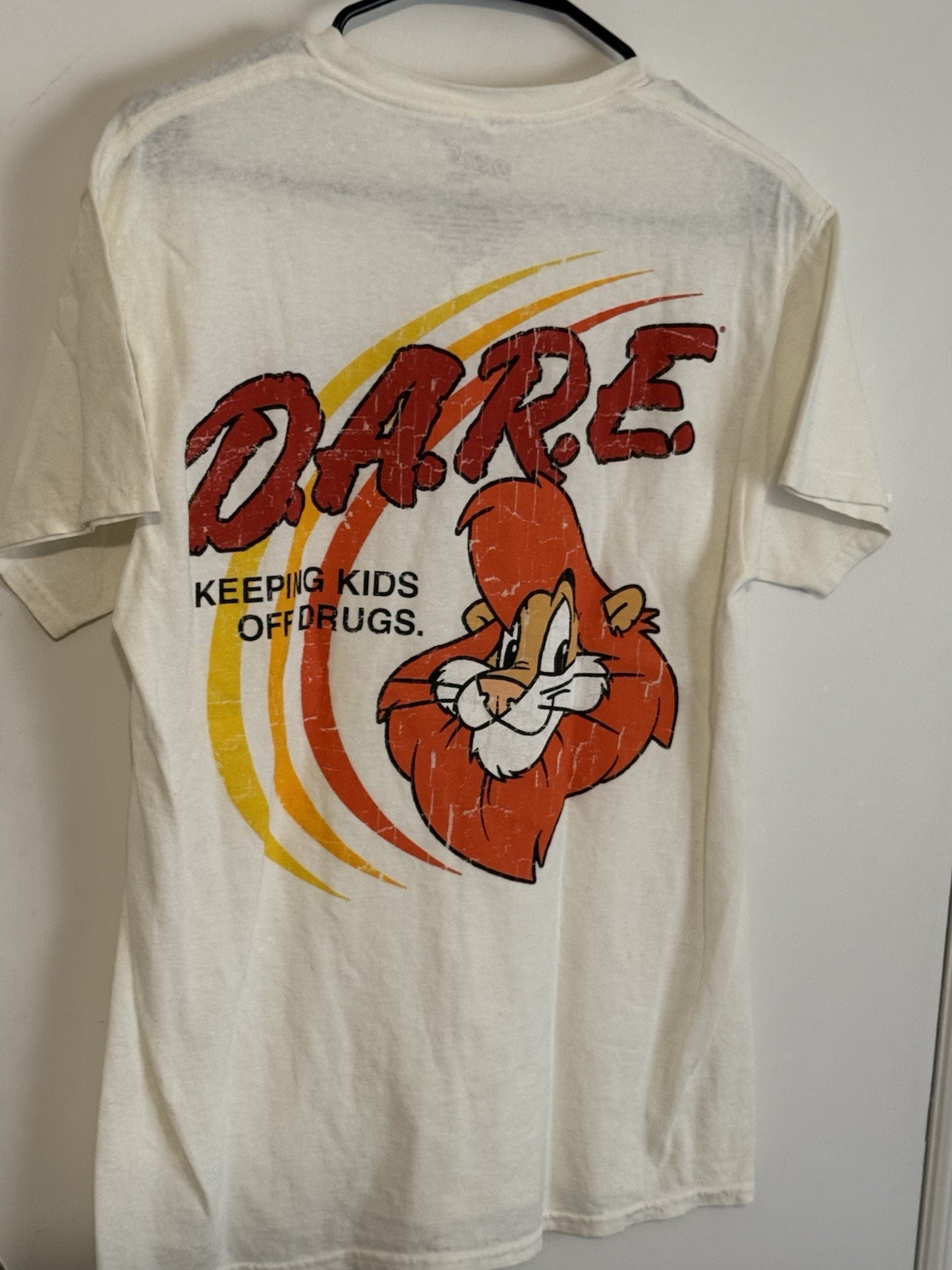 D.A.R.E Keeping kids off drugs Retro Style t-shirt Mens Medium gallery