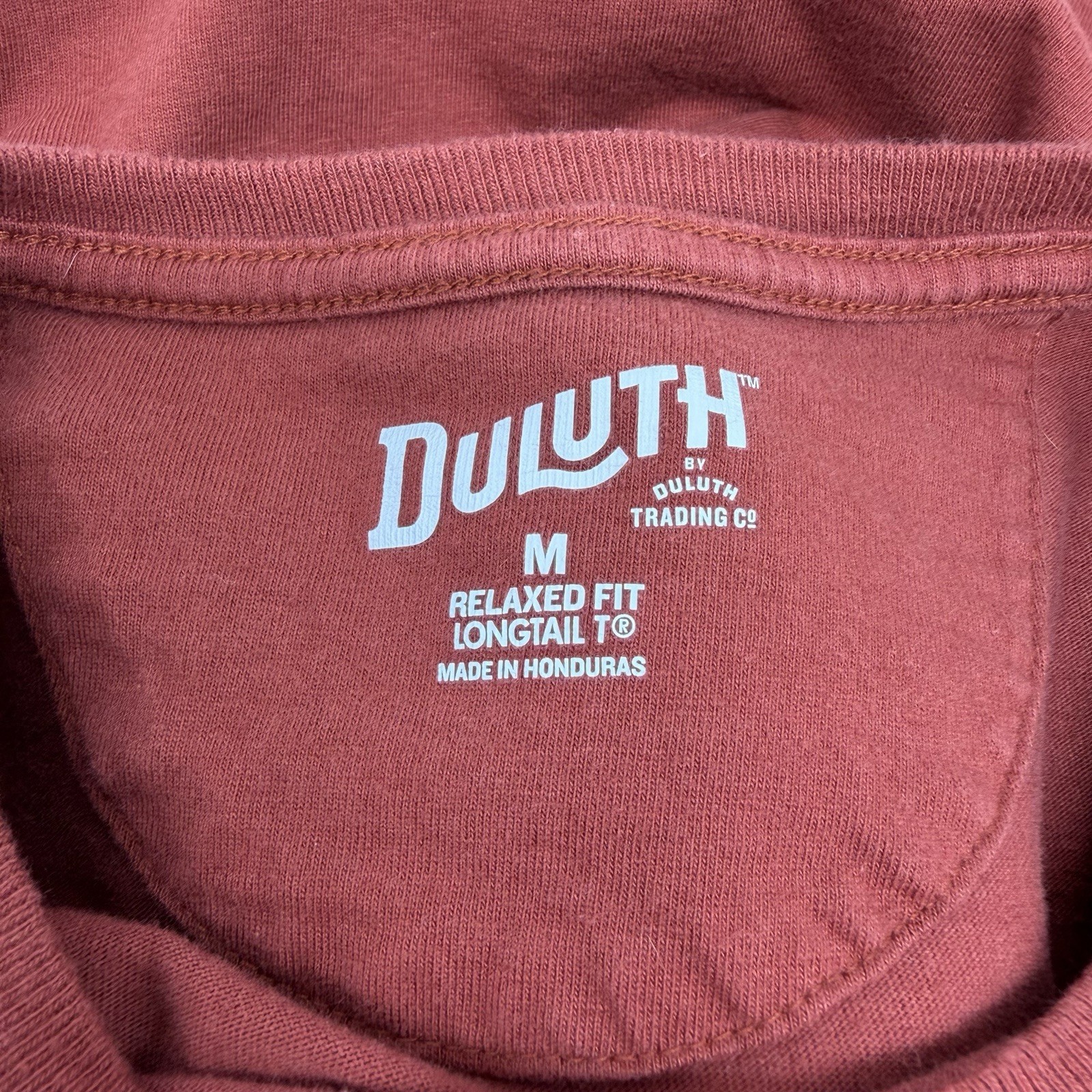 Duluth Trading Co Men’s Relaxed Fit Longtail Angry Beaver T-Shirt gallery