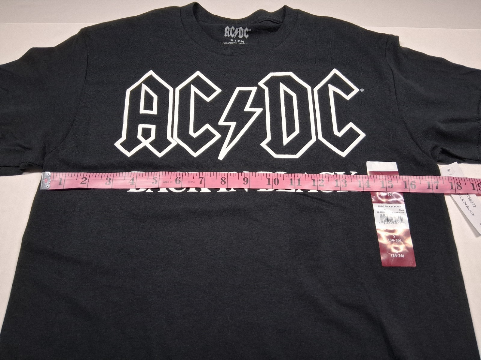 AC/DC Back In Black Ablum Men's size Small (34-36) T-Shirt Short Sleeve NEW gallery