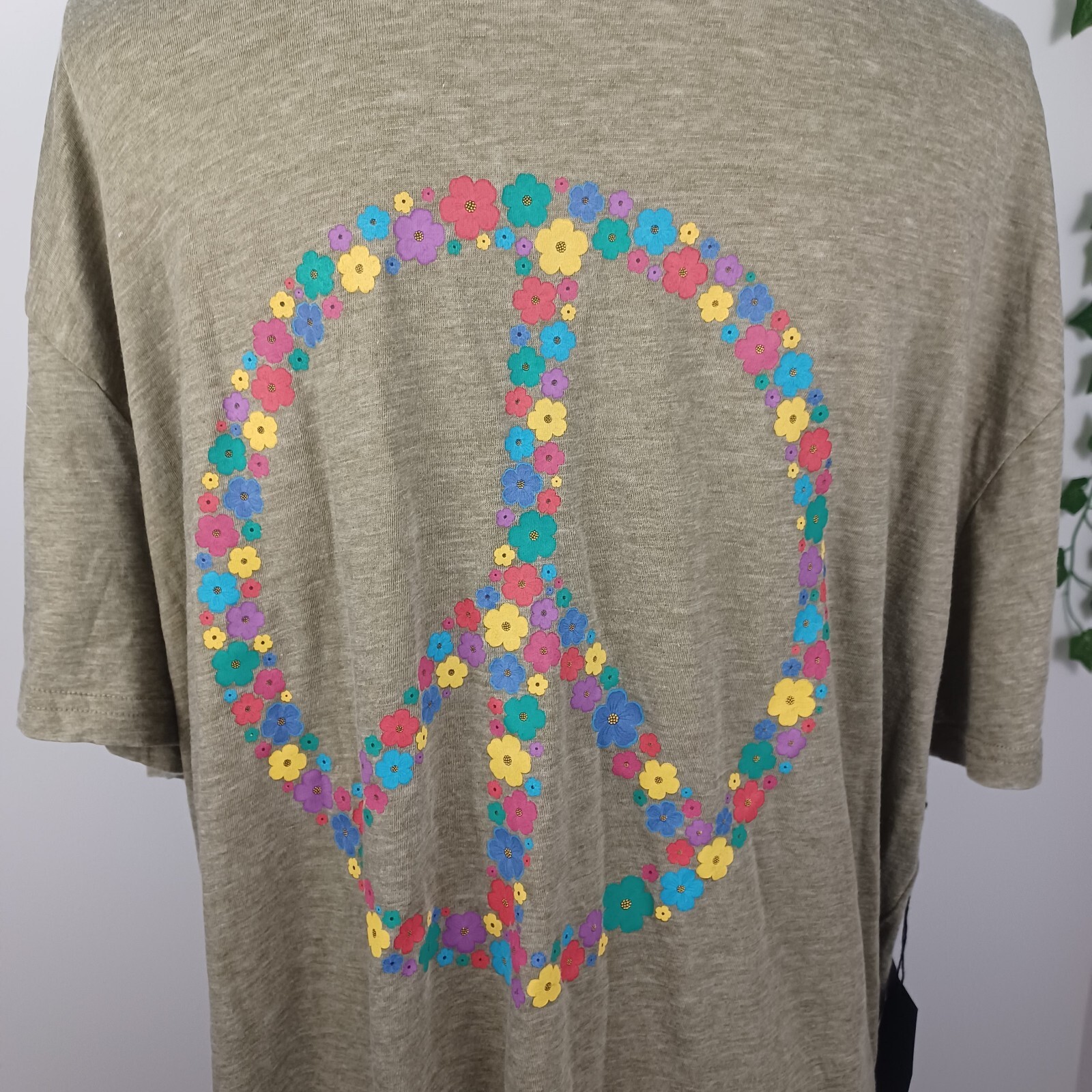 Forever 21 NEW Floral Peace Sign T-Shirt Men Large Green -Short Sleeve Tee gallery