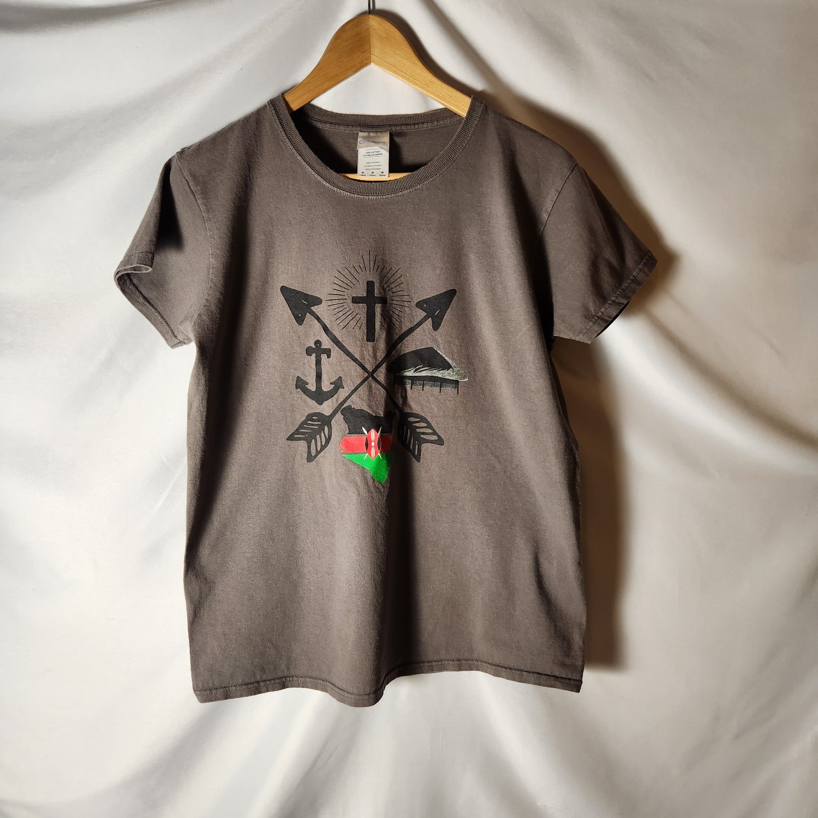 Gildan Ultra Cotton M Kenya Flag Cross Arrow Anchor Graphic T-Shirt Gray gallery