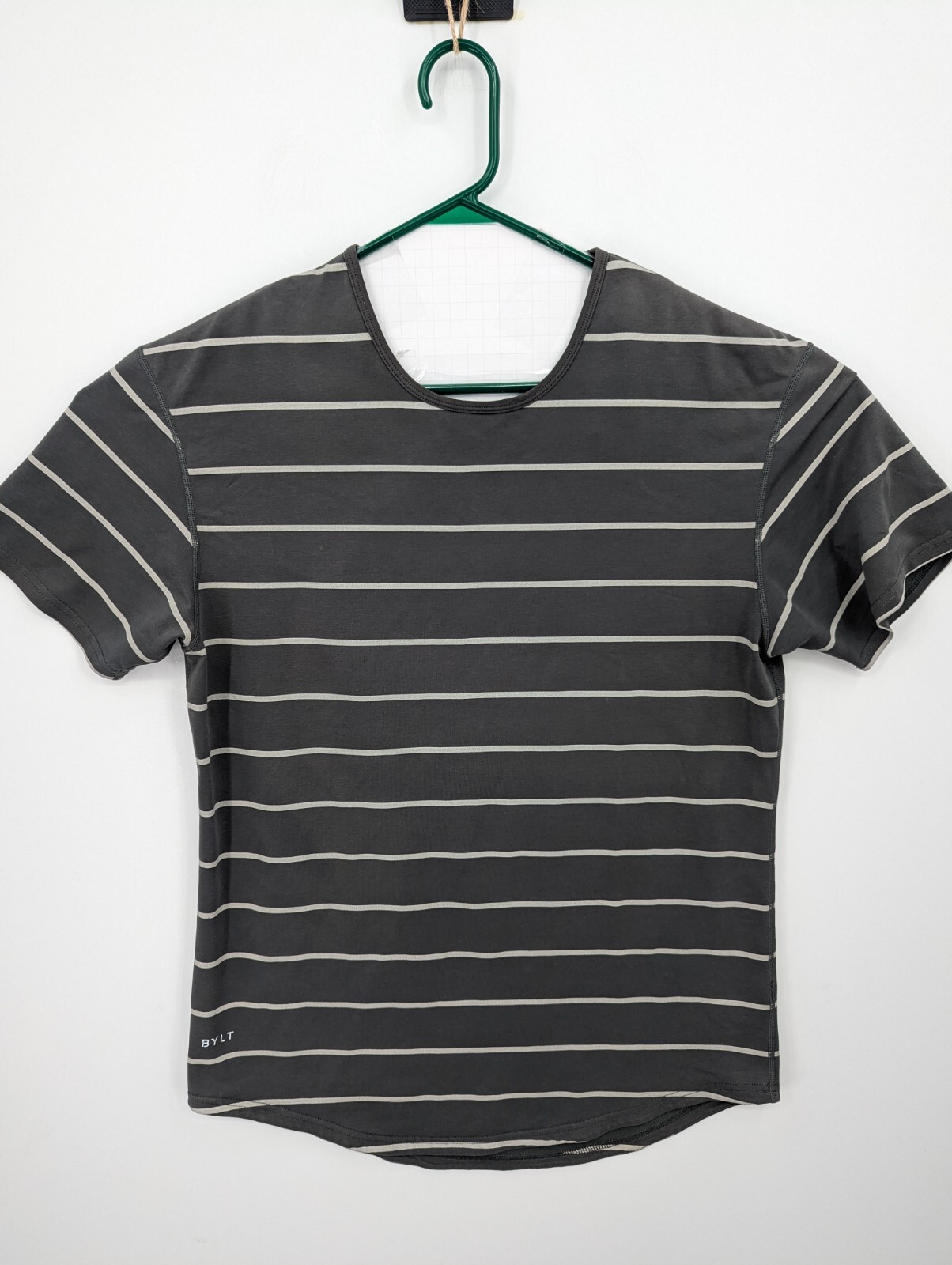 BYLT Drop Cut Lux Men’s Athletic Gray Striped Tee Shirt Size Large