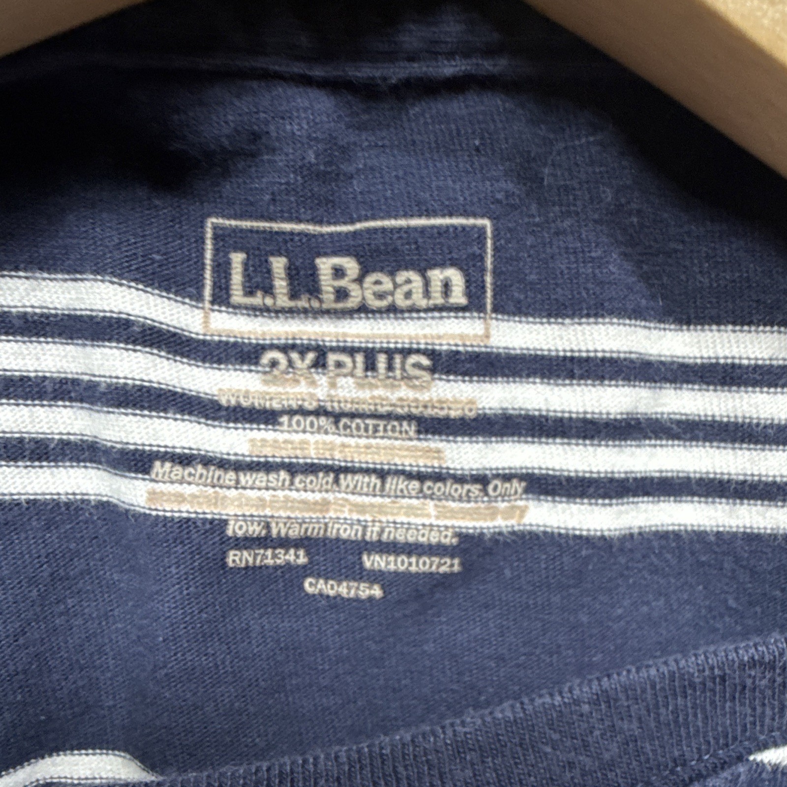L.L.Bean Men's Navy/White Striped Logo Crew Neck Short Sleeve Knit Tee 2X gallery