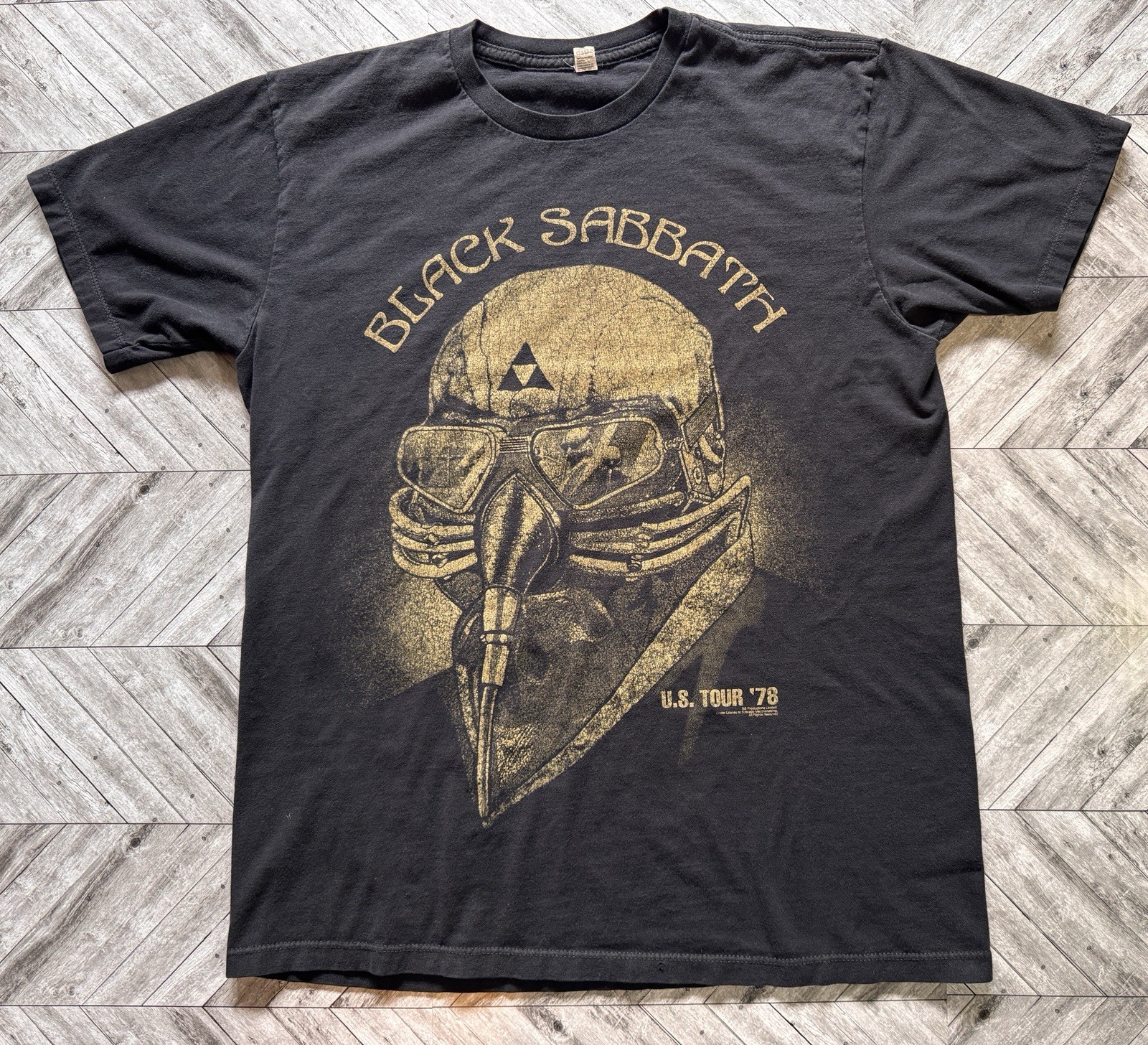 Black Sabbath T-Shirt Mens Medium Black Faded Y2K Henry Pilot Triforce Rock Logo