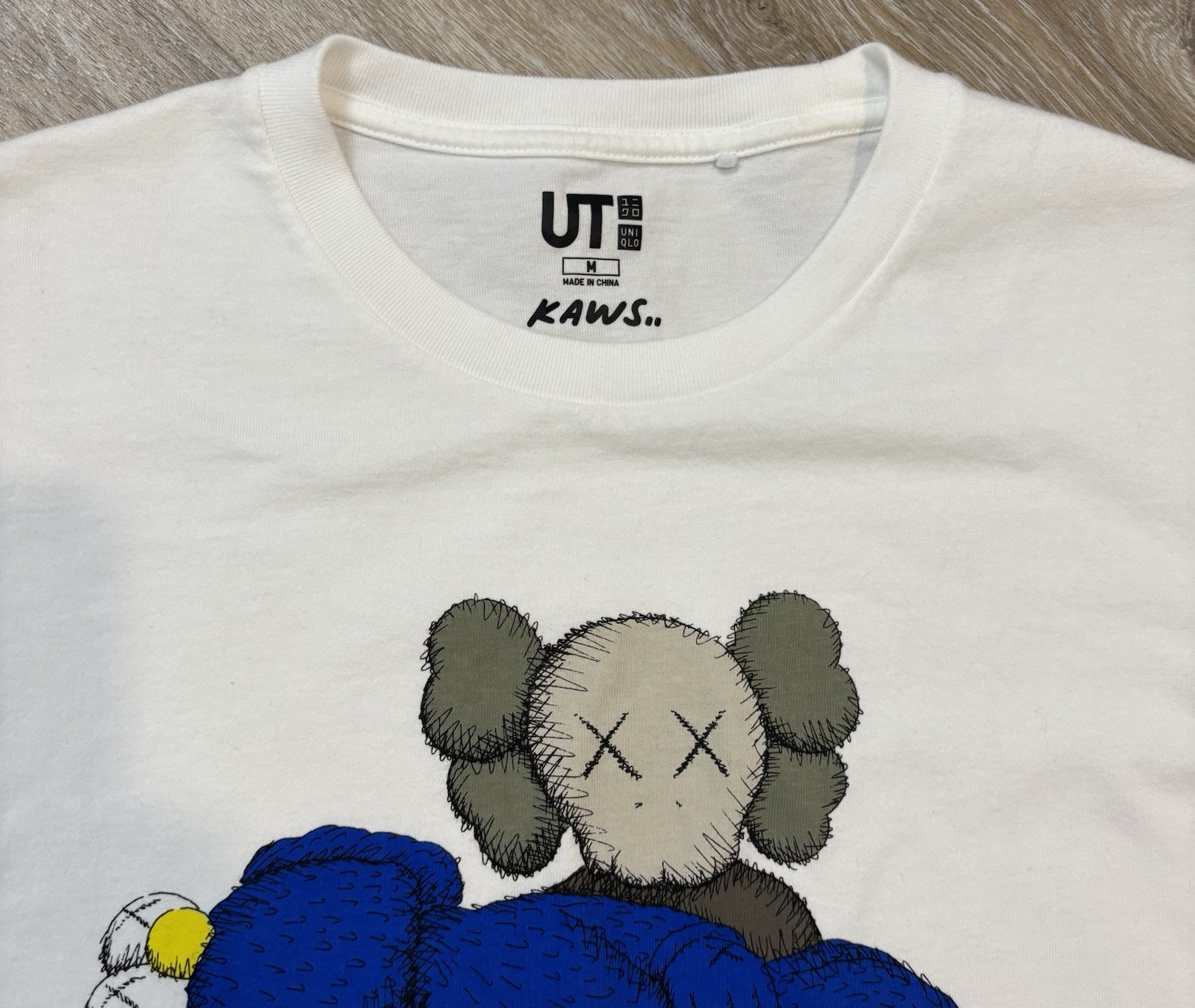 KAWS x Uniqlo Gone Tee Shirt Size Medium White Sesame Street Grover gallery