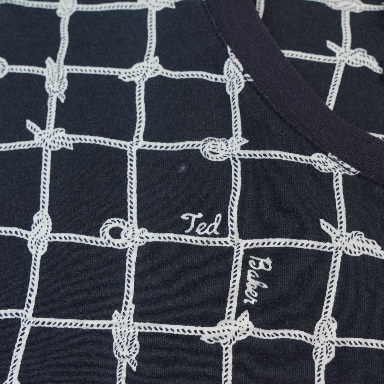 Ted Baker Shirt Mens Extra Large Knot Grid Pattern Crewneck Tee gallery