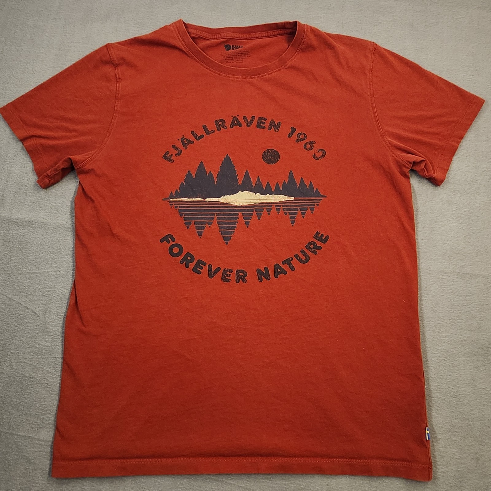 Fjallraven Forever Nature Forest Mirror Graphic T-Shirt Mens Large Red Tee