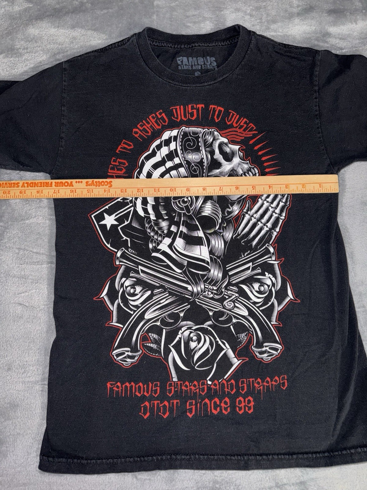 Vintage Famous Stars And Straps Mens T-Shirt Size Small Black Y2K Skull gallery