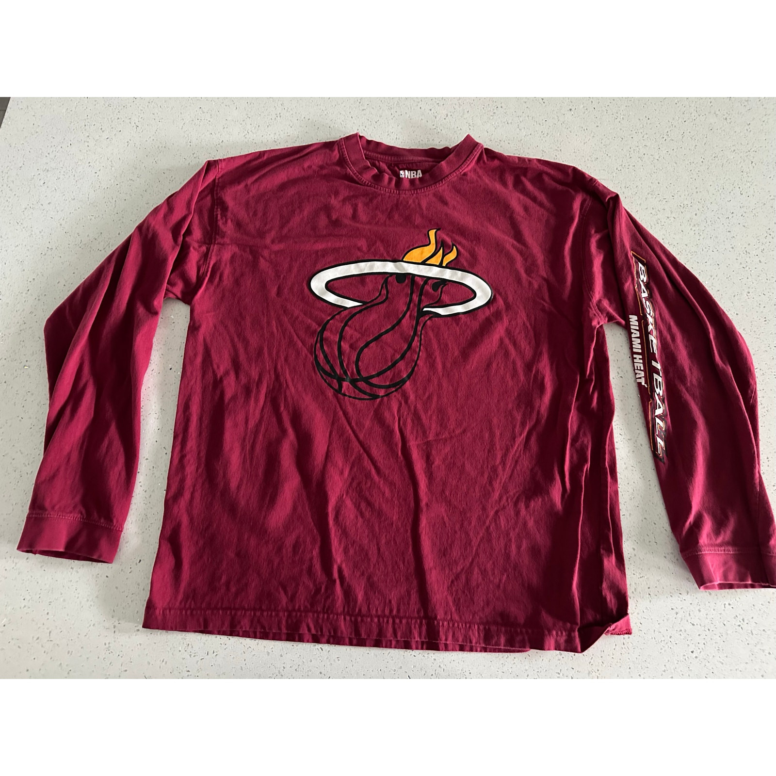 NBA Miami Heat Big Logo Red Long Sleeve Crew Neck w/ Basketball Spelled Out XL gallery