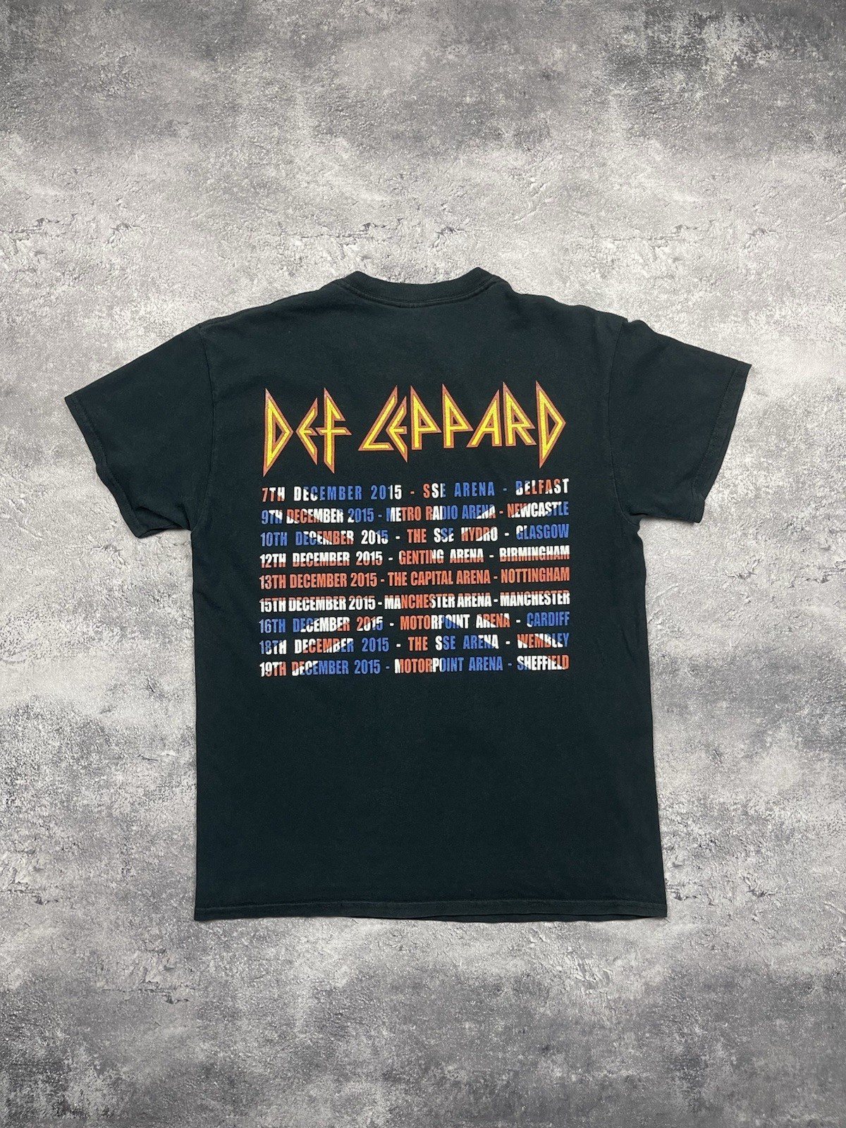 Def Leppard Vintage Tour Band Tee 2015 Heavy Metal Rock T-Shirt Men’s Size M gallery