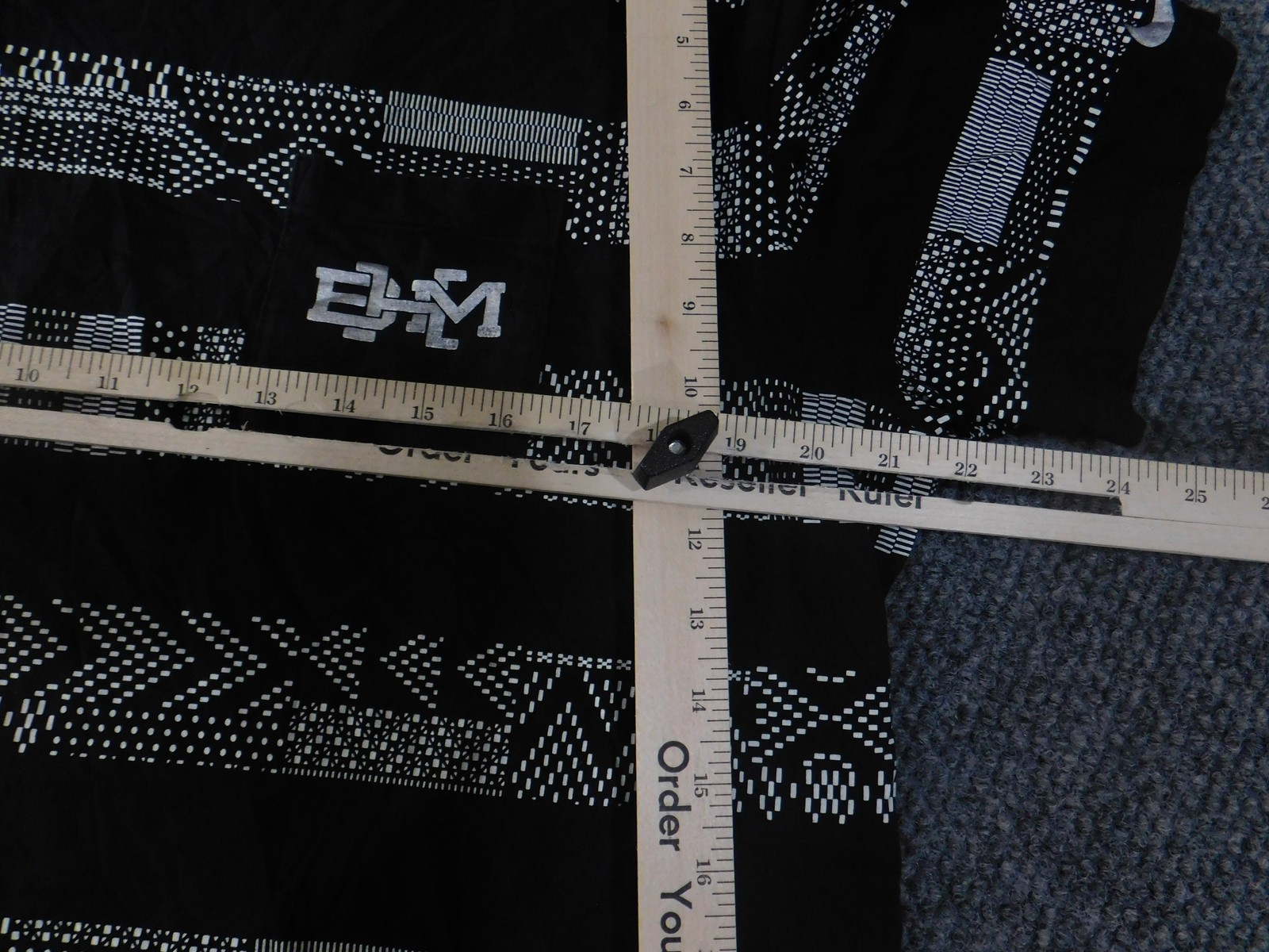 Nike Shirt Mens XL Black White Geometric Pattern Athletic Tee Pocket Streetwear gallery