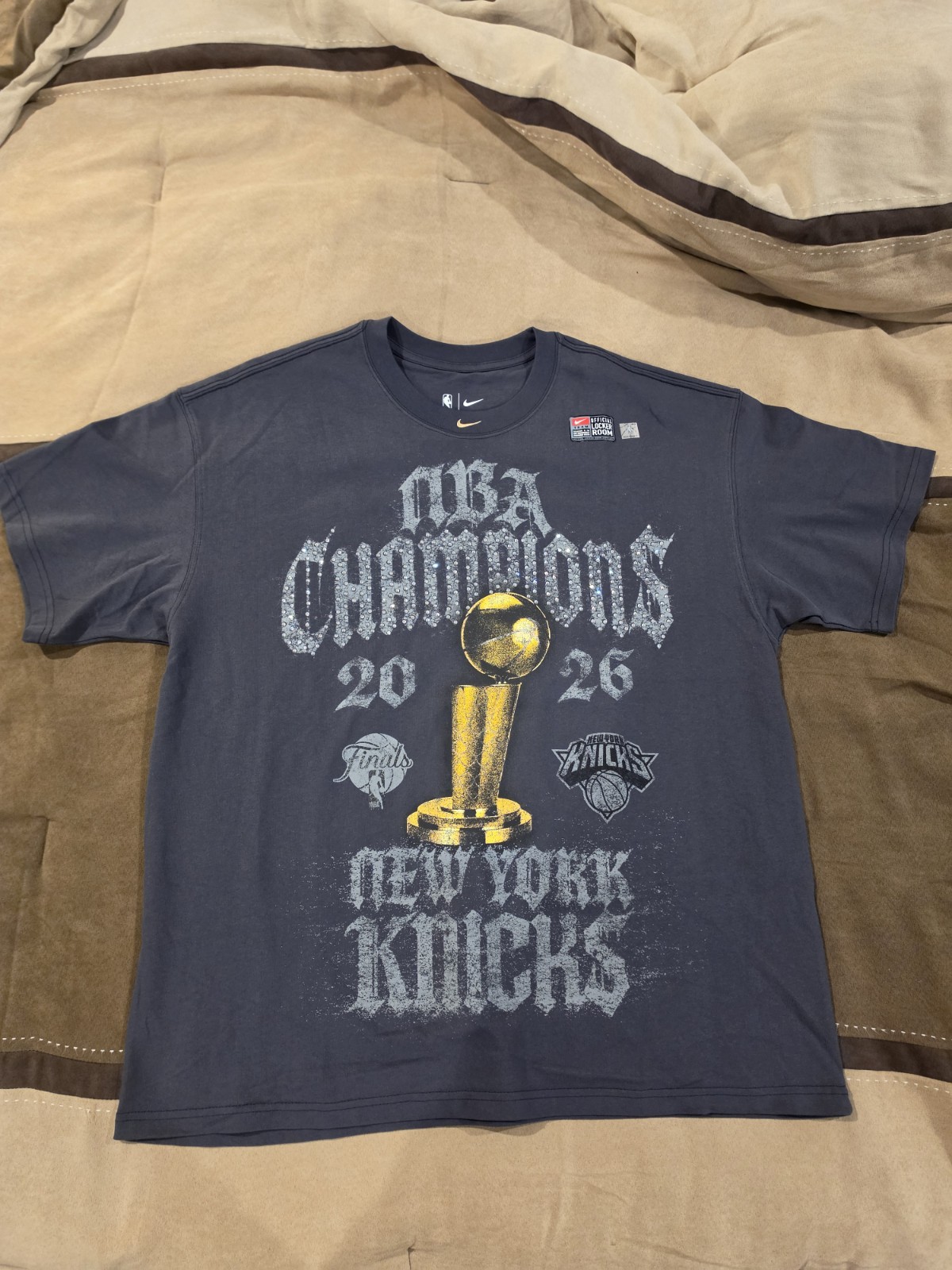 Nike Adult 2026 NBA Champions New York Knicks On-Court Crystal Locker T-Shirt XL