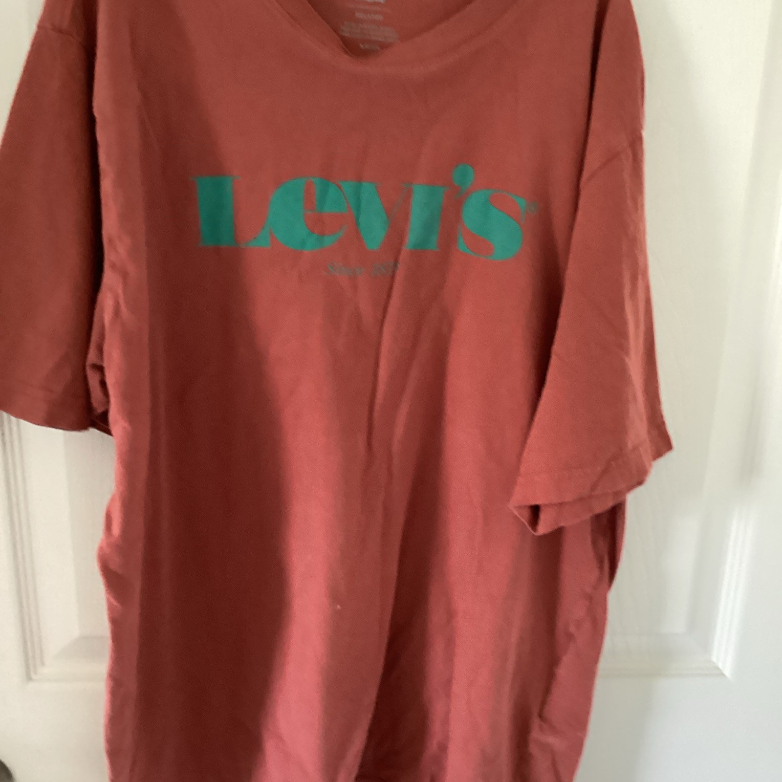 Levi's Relaxed Fit Logo Graphic Crew Neck T-Shirt Mens Red/Green Sz S gallery