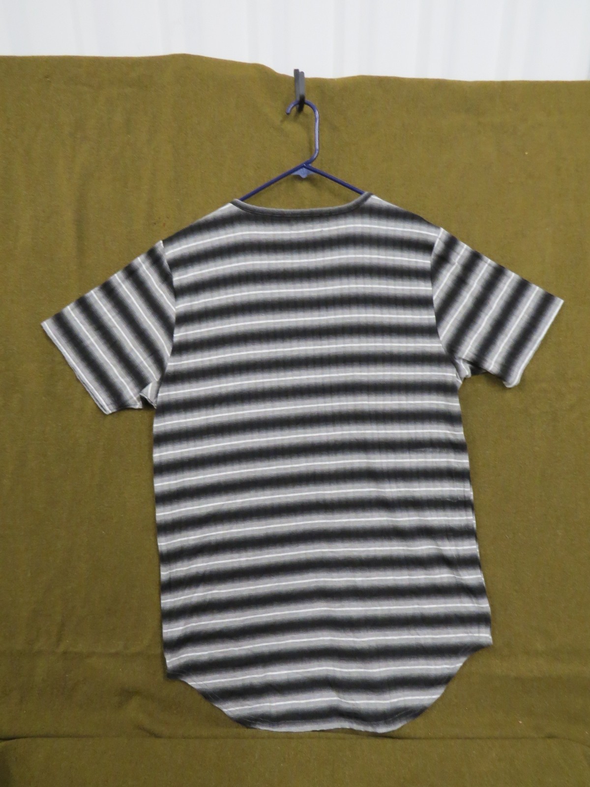 Jaywalker Men's Black Gray & White Striped Graphic Casual Dress L T-Shirt gallery
