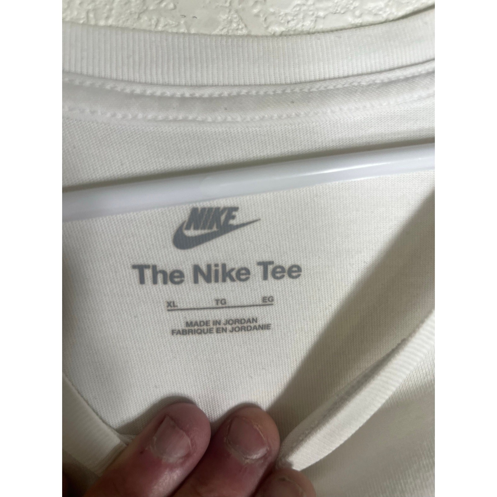 Nike XL white T-Shirt w/black Nike design-used good gallery