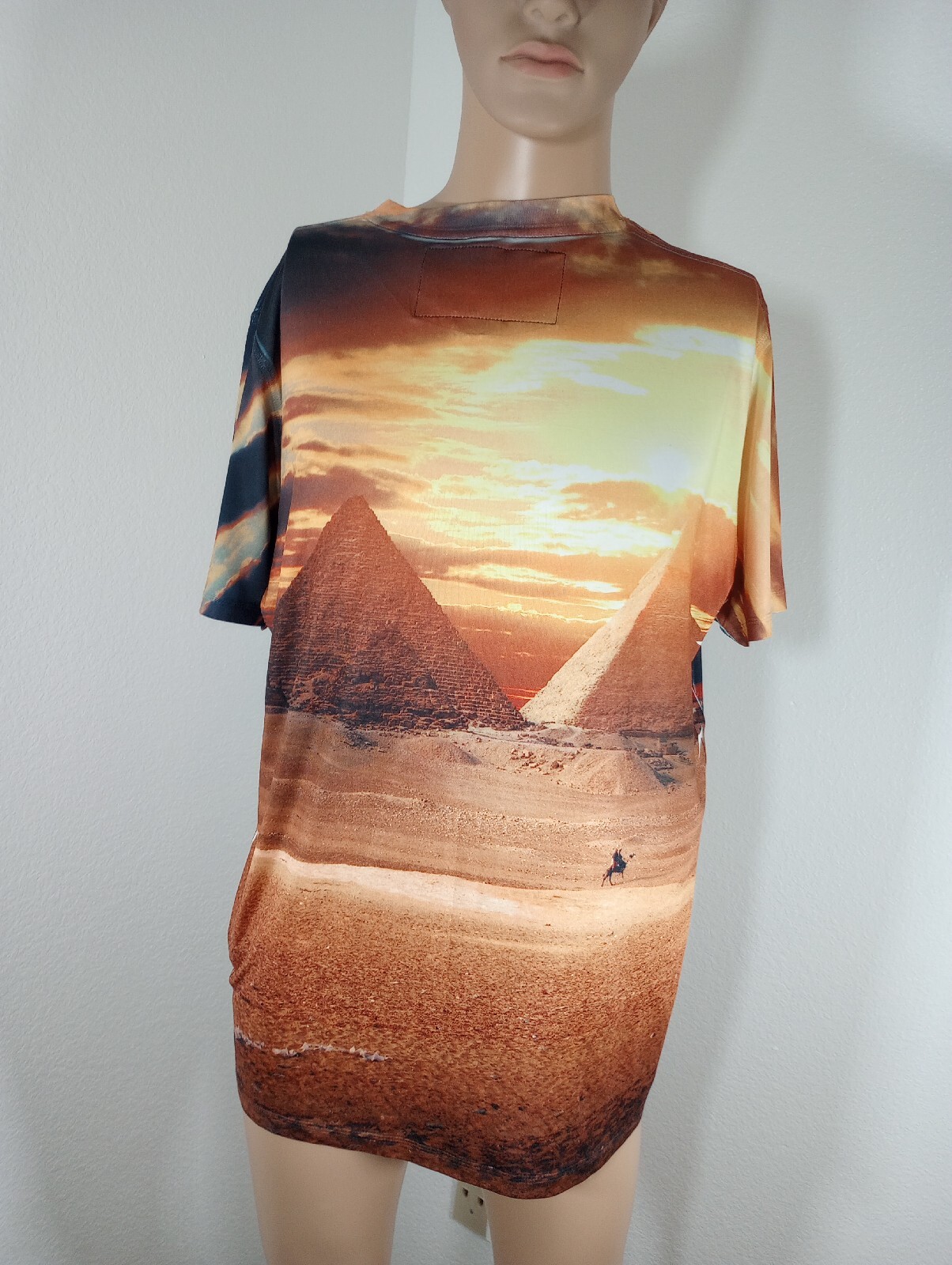 Preowned Super Massive Men's 2XL 95% Polyester 5% Lycra Egyptian Graphic T-Shirt gallery