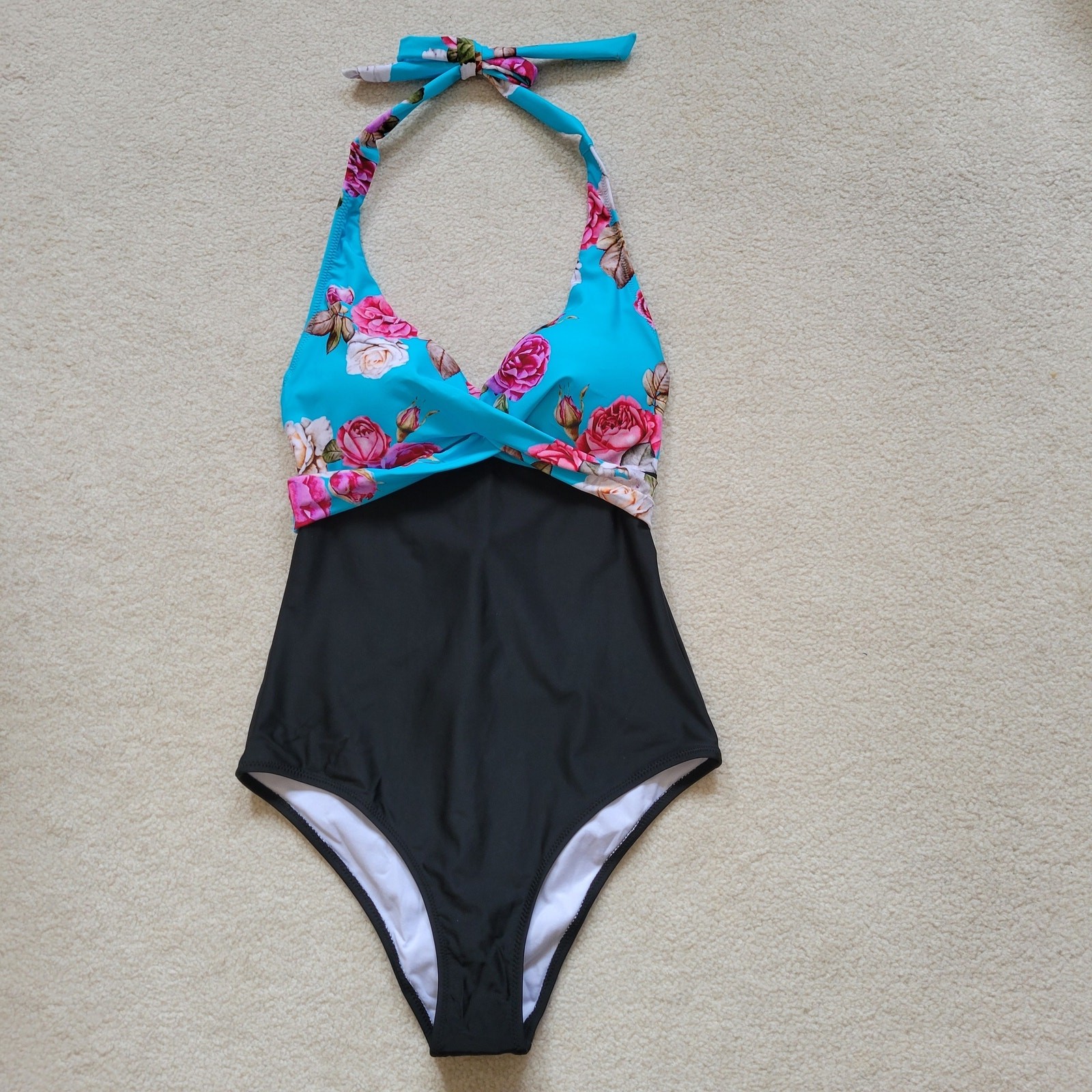 NWT Cupshe Size S 1 Piece Halter Padded Swimsuit