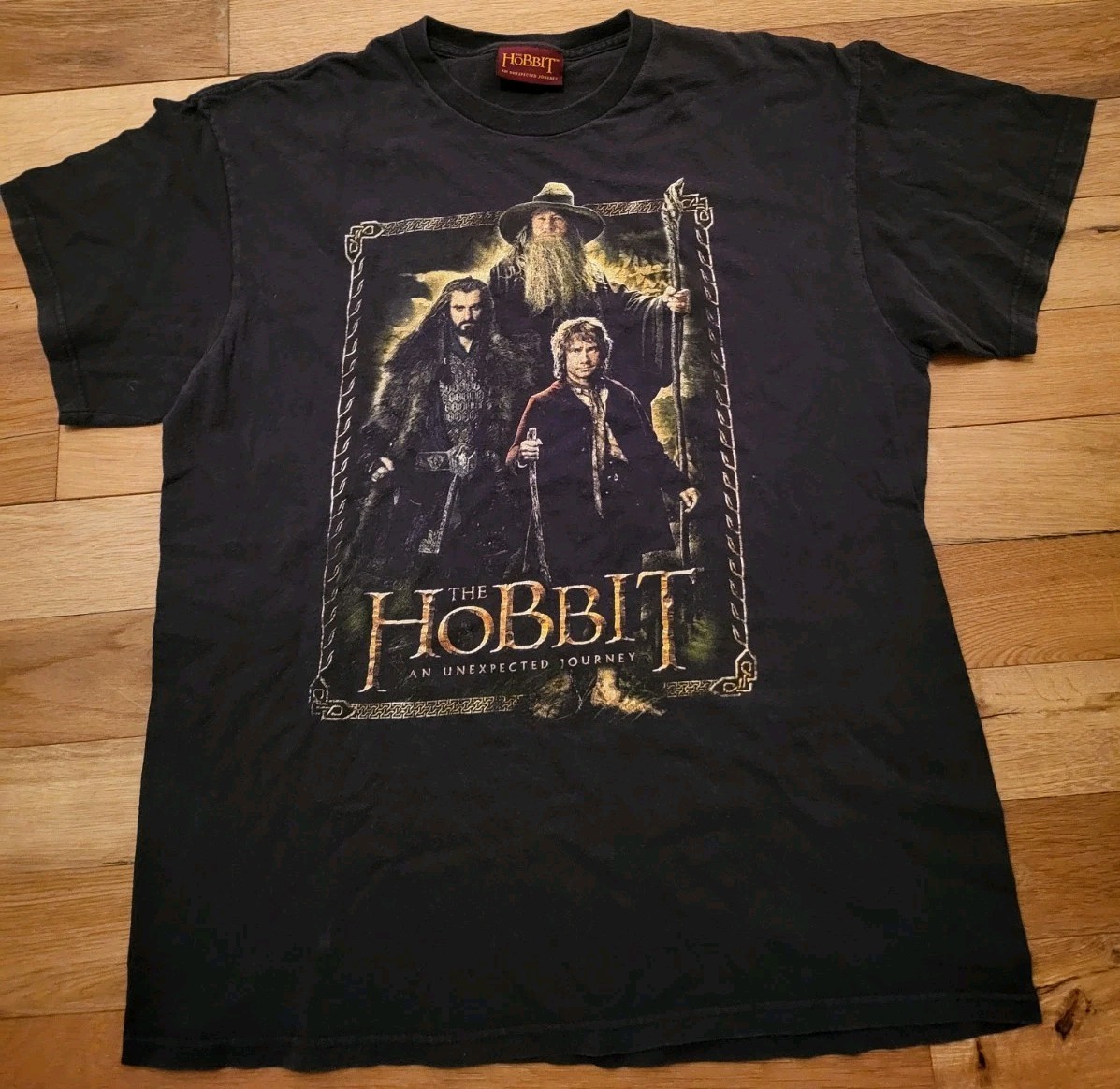 The Hobbit Shirt Mens Black Movie Promo Unexpected Journey Bilbo Gandalf SZ L 🔥 gallery