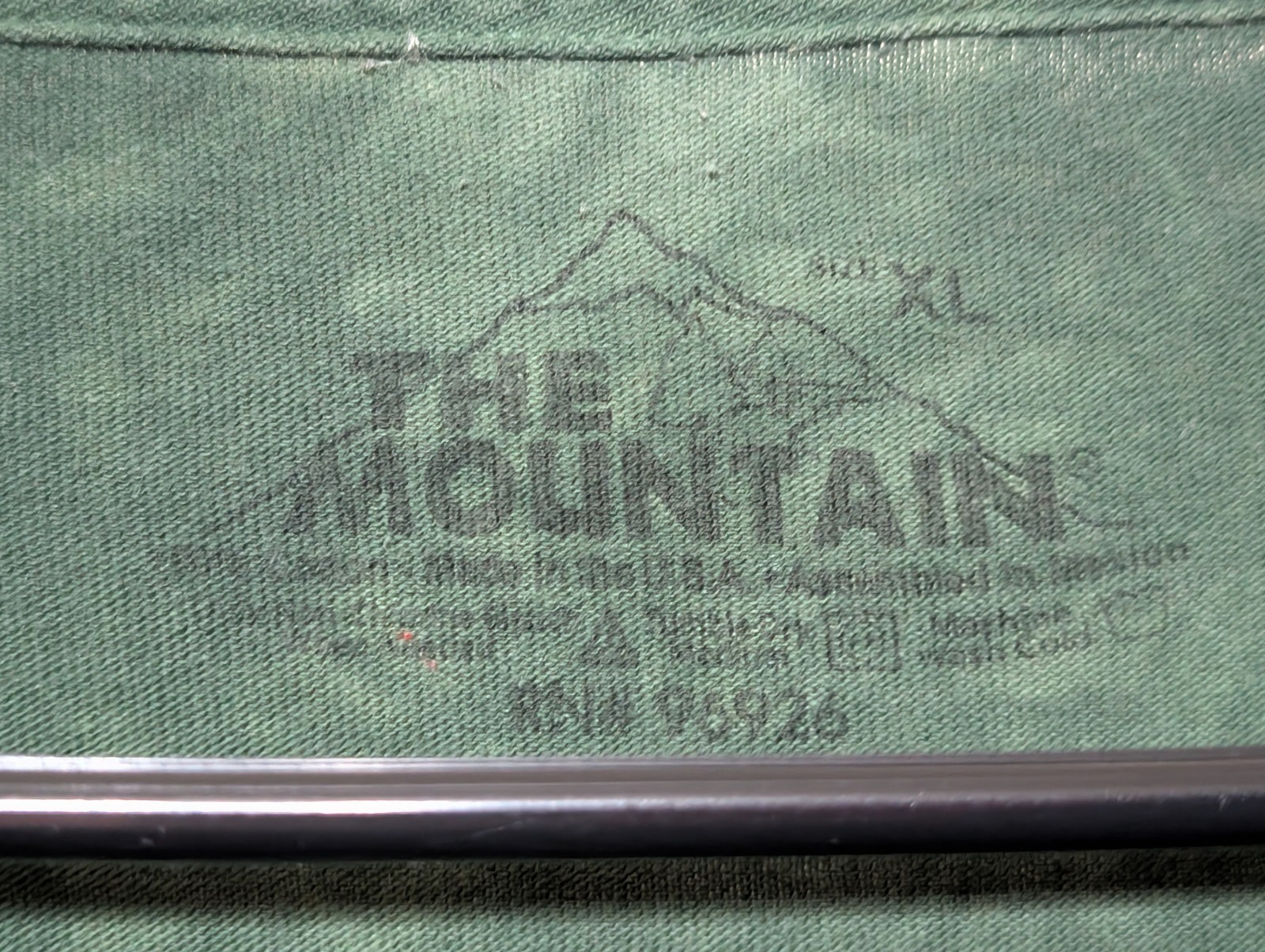 The Mountain Mens T-shirt Green "Enchanted Woods" Flawed Retired Logo XL #6582 gallery