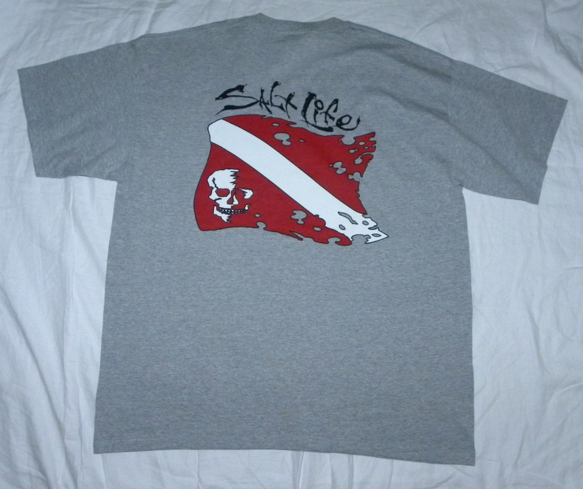 Mens SALT LIFE Dive Flag Pirate Graphic Short Sleeve Gray Tee Shirt Size XL
