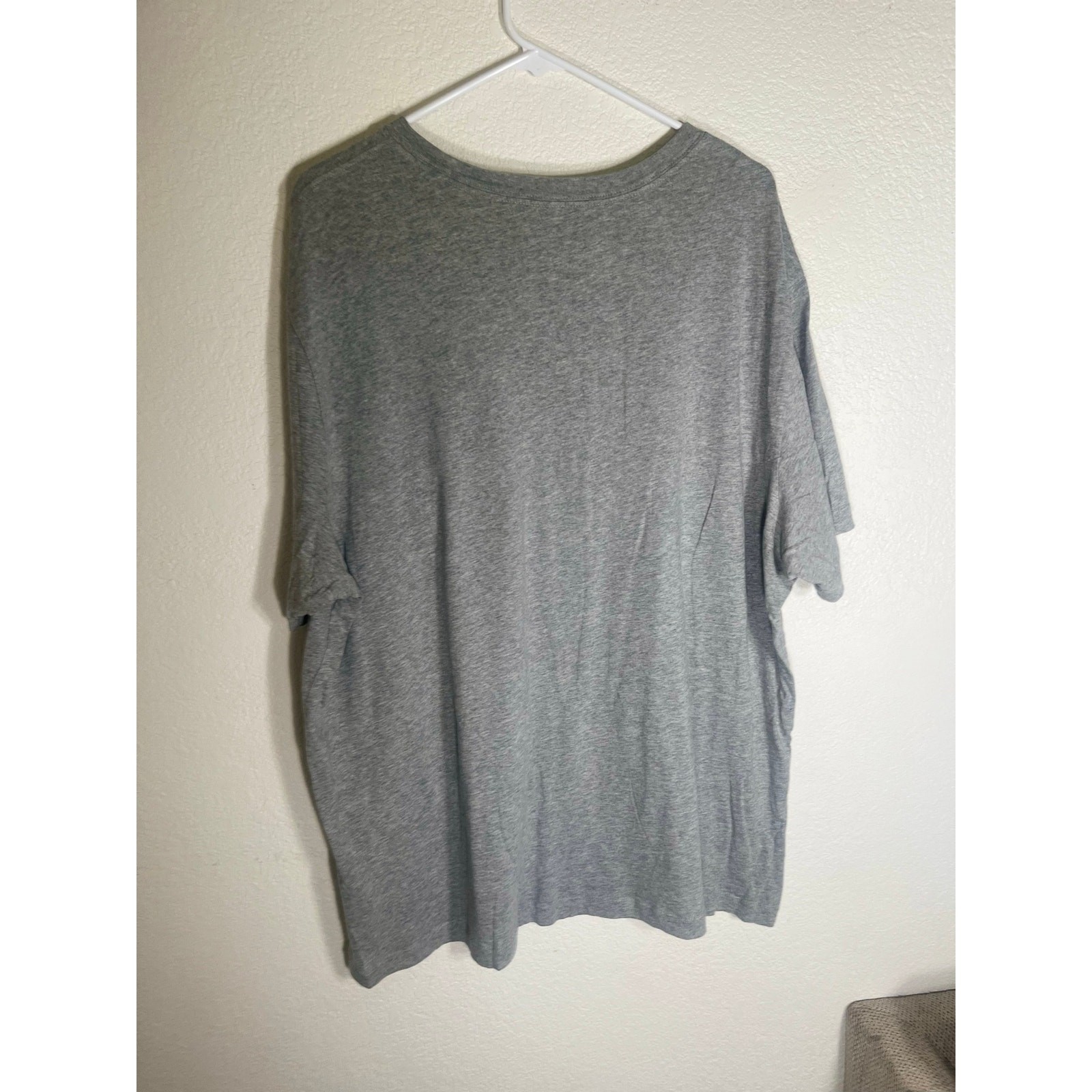 Nike XXL grey mens T-Shirt w/black design-used good condition gallery