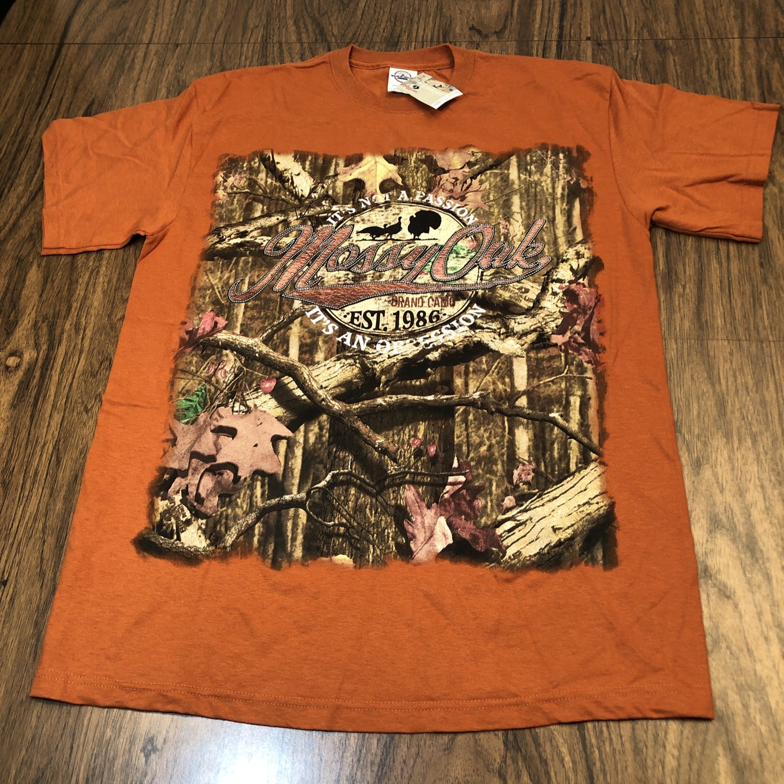 Mossy Oak Camo Design Burnt Orange T-Shirt Size L 3D Logo Spellout NWT Fall gallery