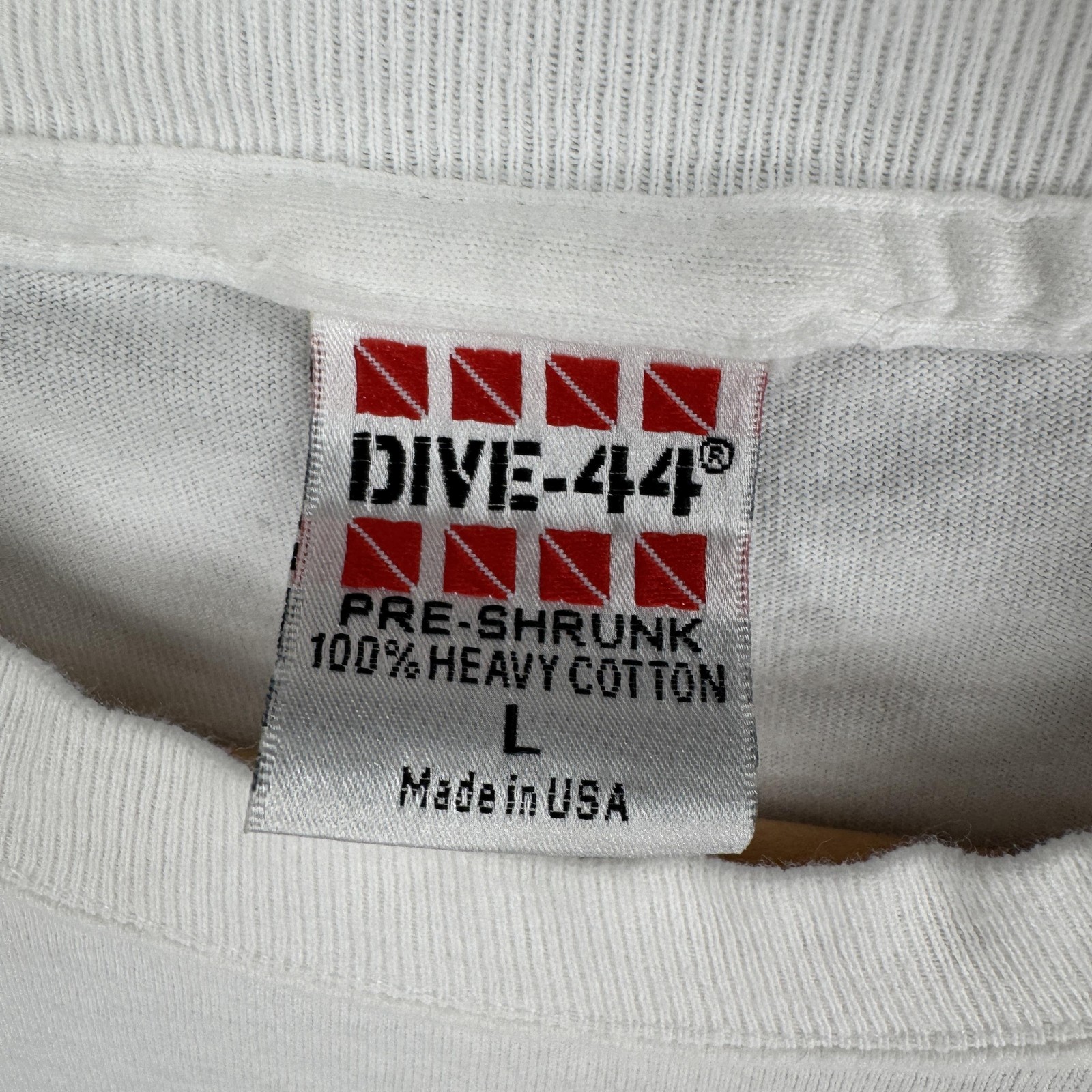 DIVE-44 Shirt Mens Large White Shark Ocean Graphic Rodney Fox Tee Made USA gallery