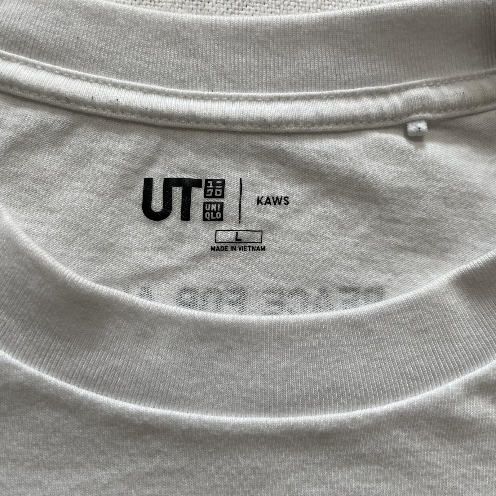 KAWS x Uniqlo Shirt Mens Large White Peace For All Globe Hands Graphic Tee UT gallery