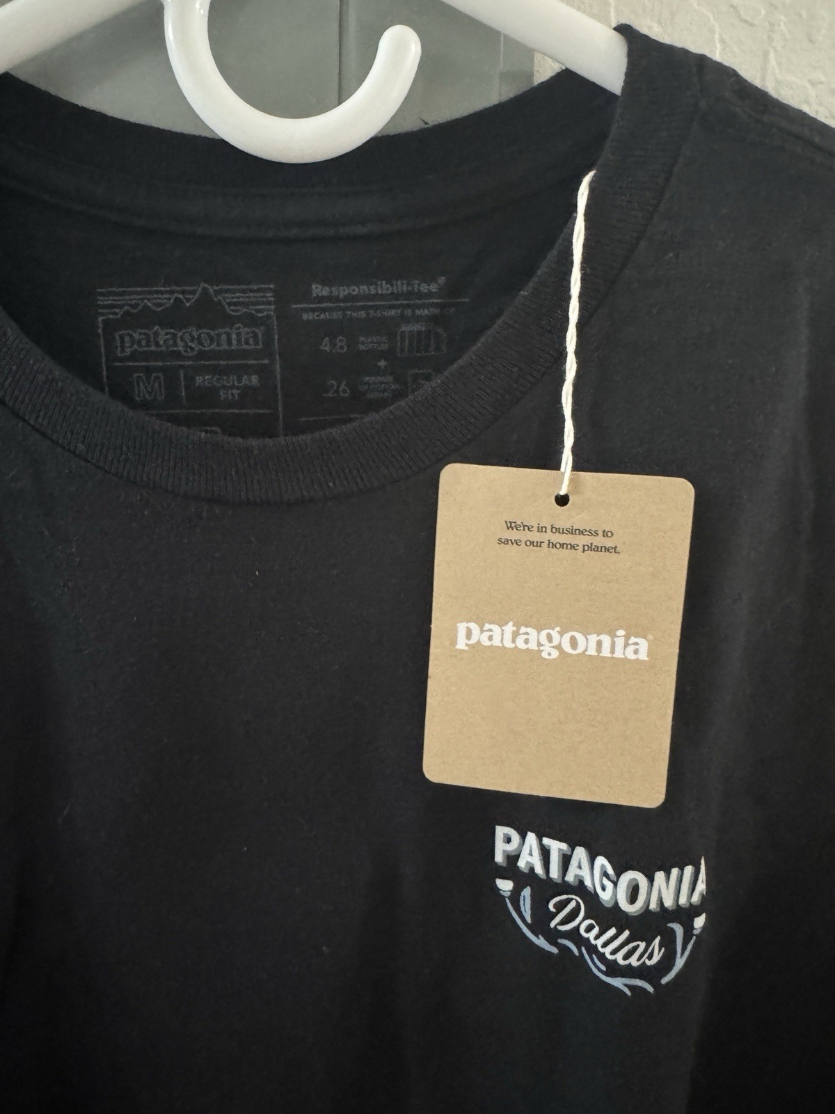 Patagonia Responsibili-Tee Dallas Wolf Graphic T-Shirt Black Men’s M 37728 BLK gallery