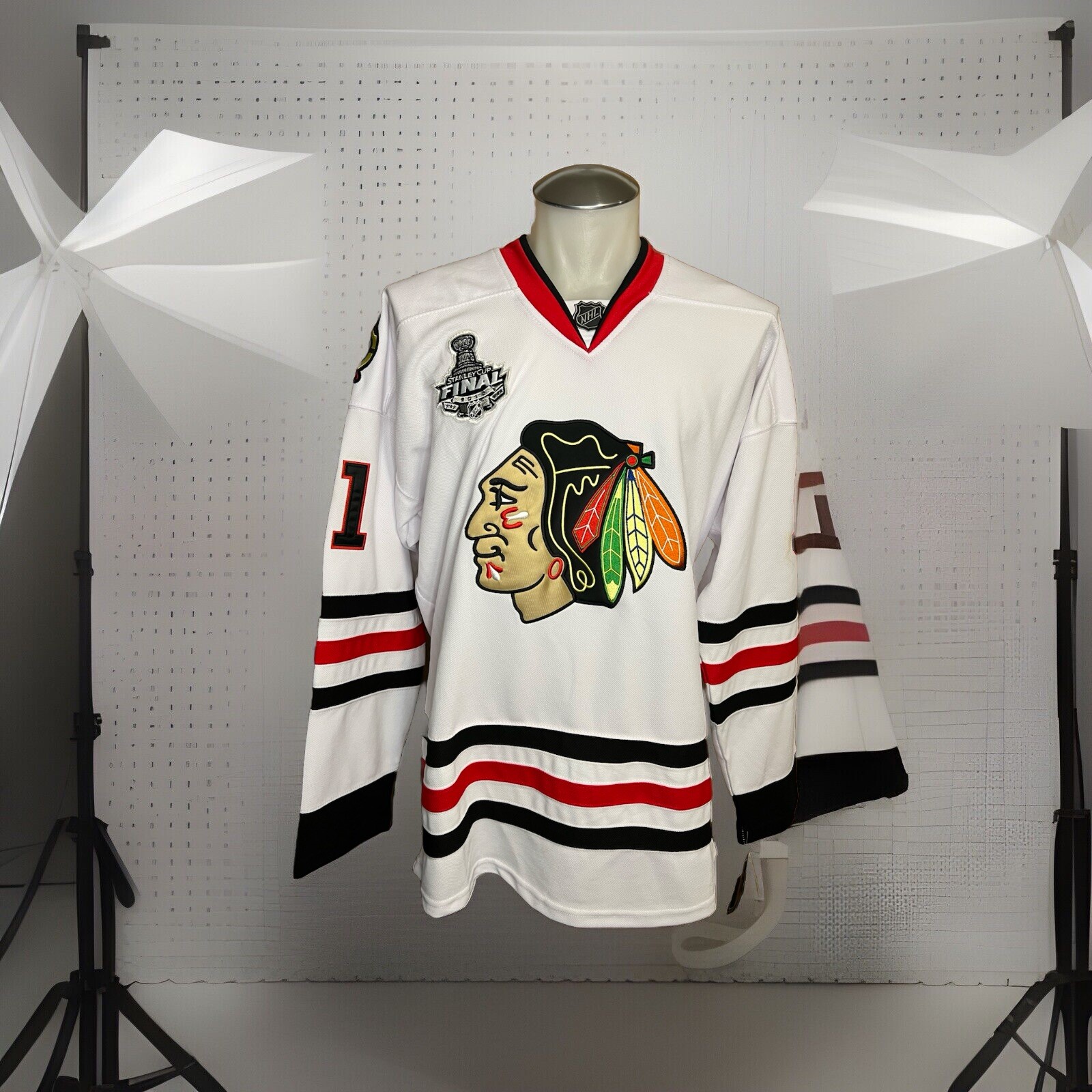 Reebok CCM Chicago Blackhawks Antti Niemi White Stanley Cup Jersey BNWT 48 gallery