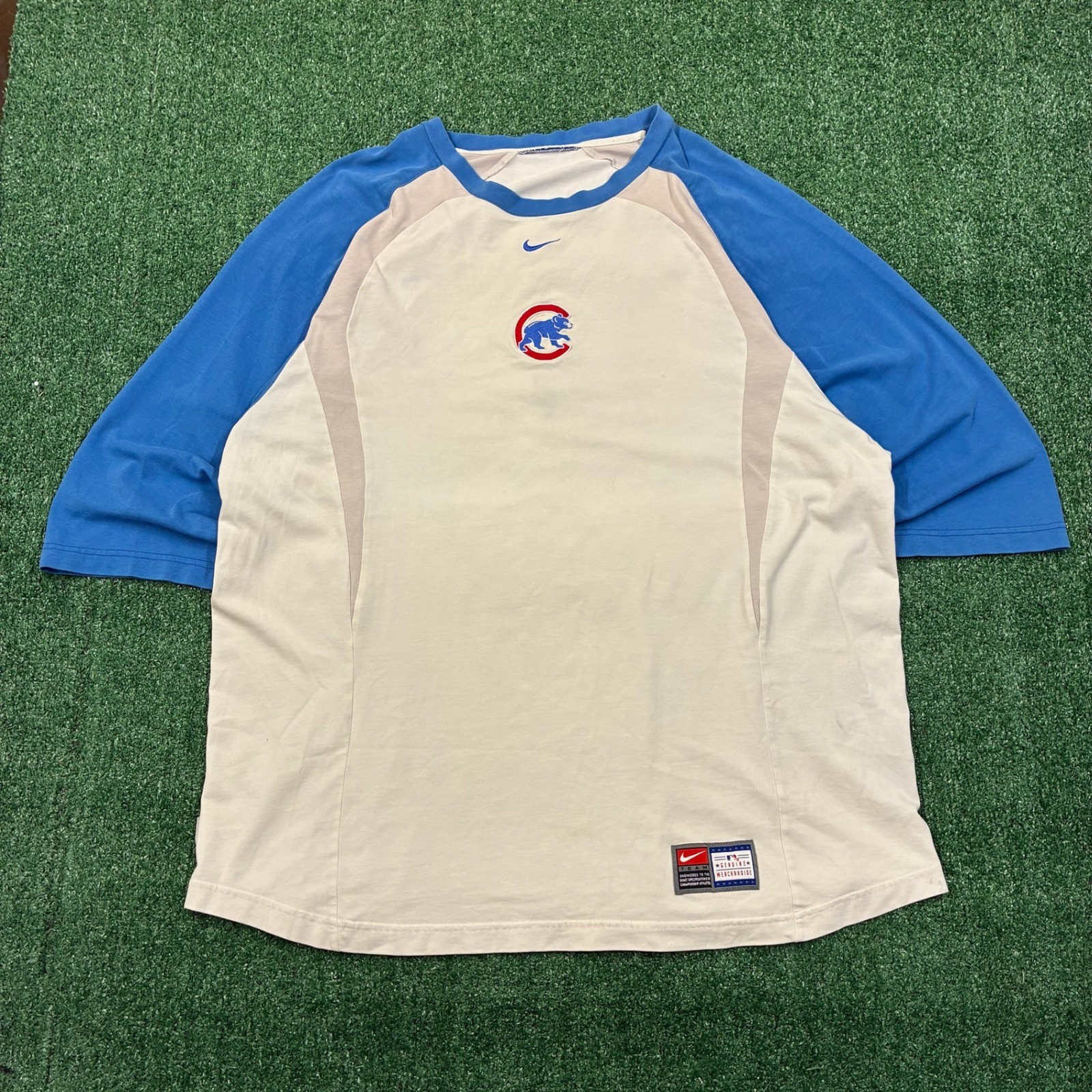 Y2K Nike Center Swoosh Chicago Cubs Baseball T-shirt gallery