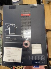 Levi’s 4 Pk V Neck T-Shirts Medium White Premium Cotton Blend, Tag-Free Levis