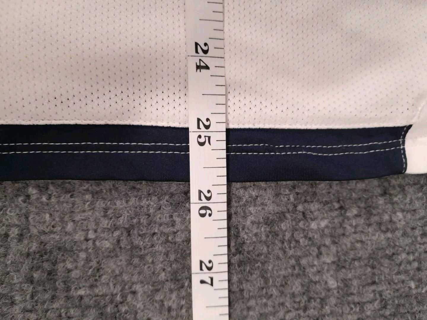 Nike T Shirt Mens M White Mesh Panels Swoosh Chevron Activewear Athleisure gallery