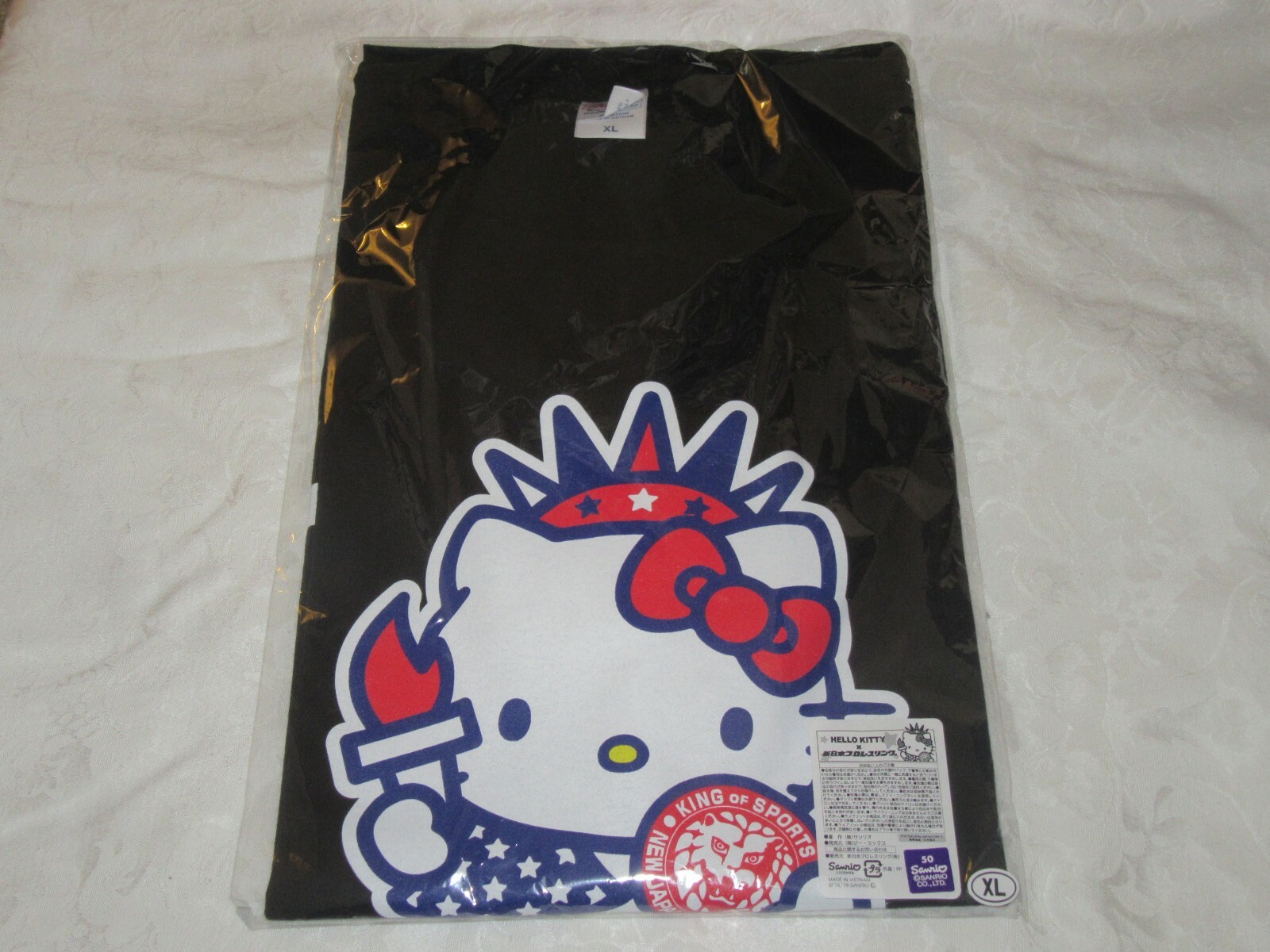 Sanrio Hello Kitty x NJPW New Japan Pro Wrestling Men’s NYC MSG XL Extra Large