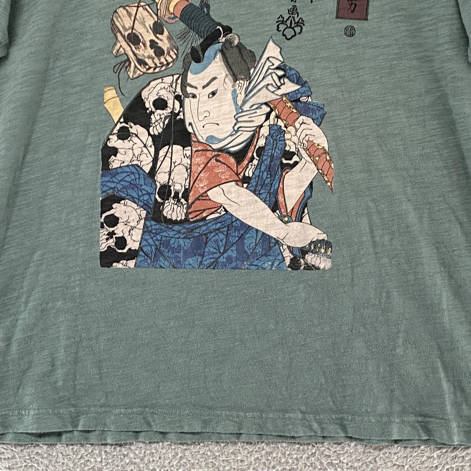 Uniqlo MFA Boston Shirt Mens Large Green Samurai Skull Japanese Art Graphic Tee gallery