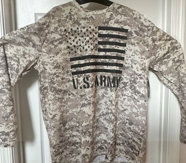 Official US Army Men's Long-Sleeved T-Shirt 1XL Gray/Beige with Flag in Camo gallery