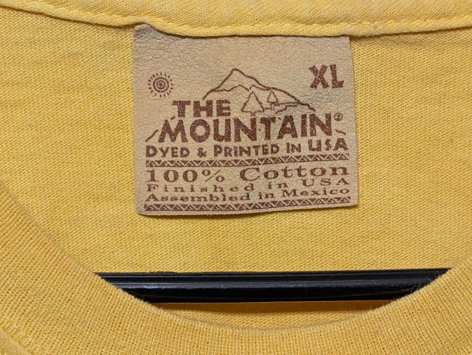 The Mountain Mens T-shirt Yellow The Mountain Wolf Leather Tag XL #3158 NWOT gallery