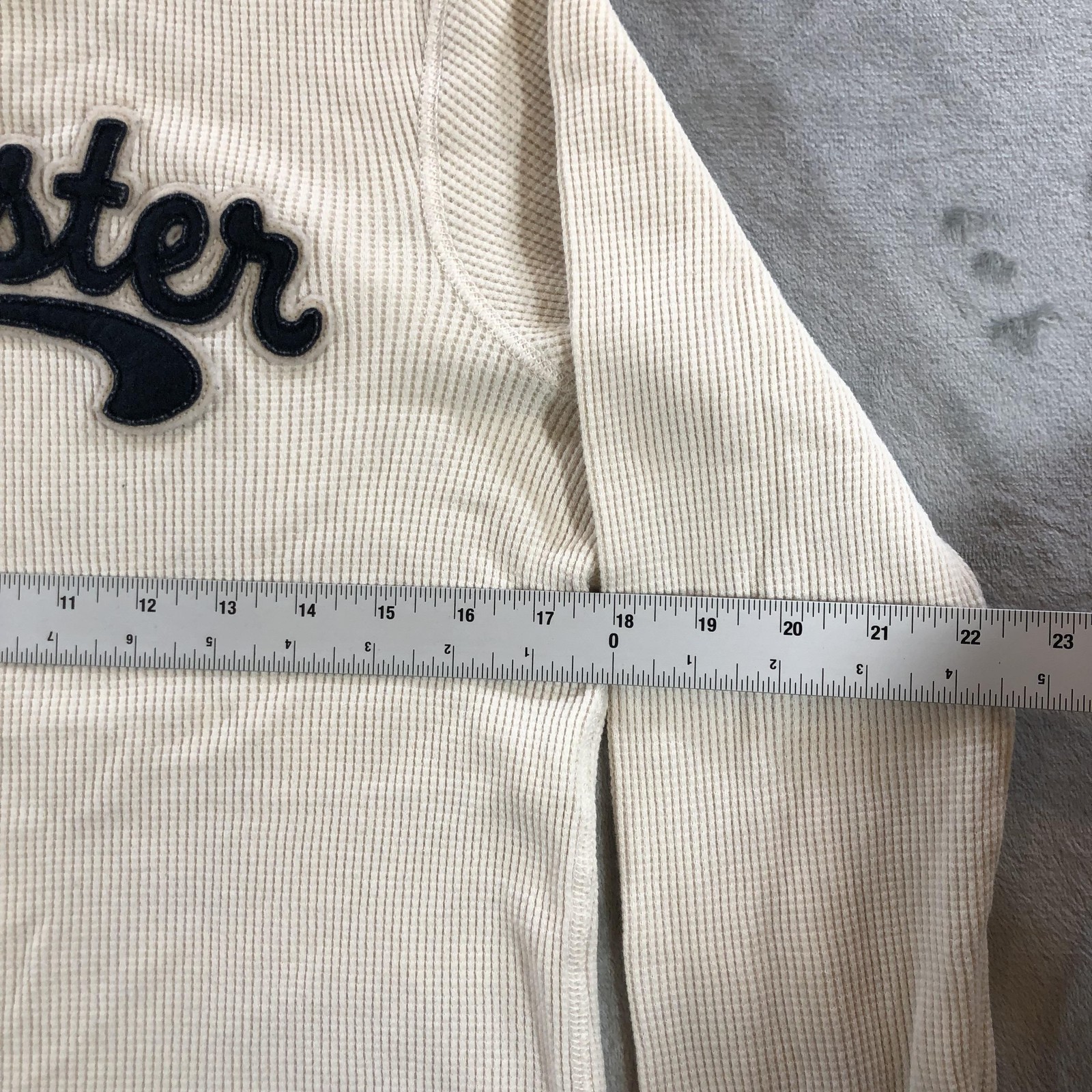 Hollister Shirt Mens M Beige Waffle Thermal Long Sleeve Crewneck Logo Patch Y2k gallery