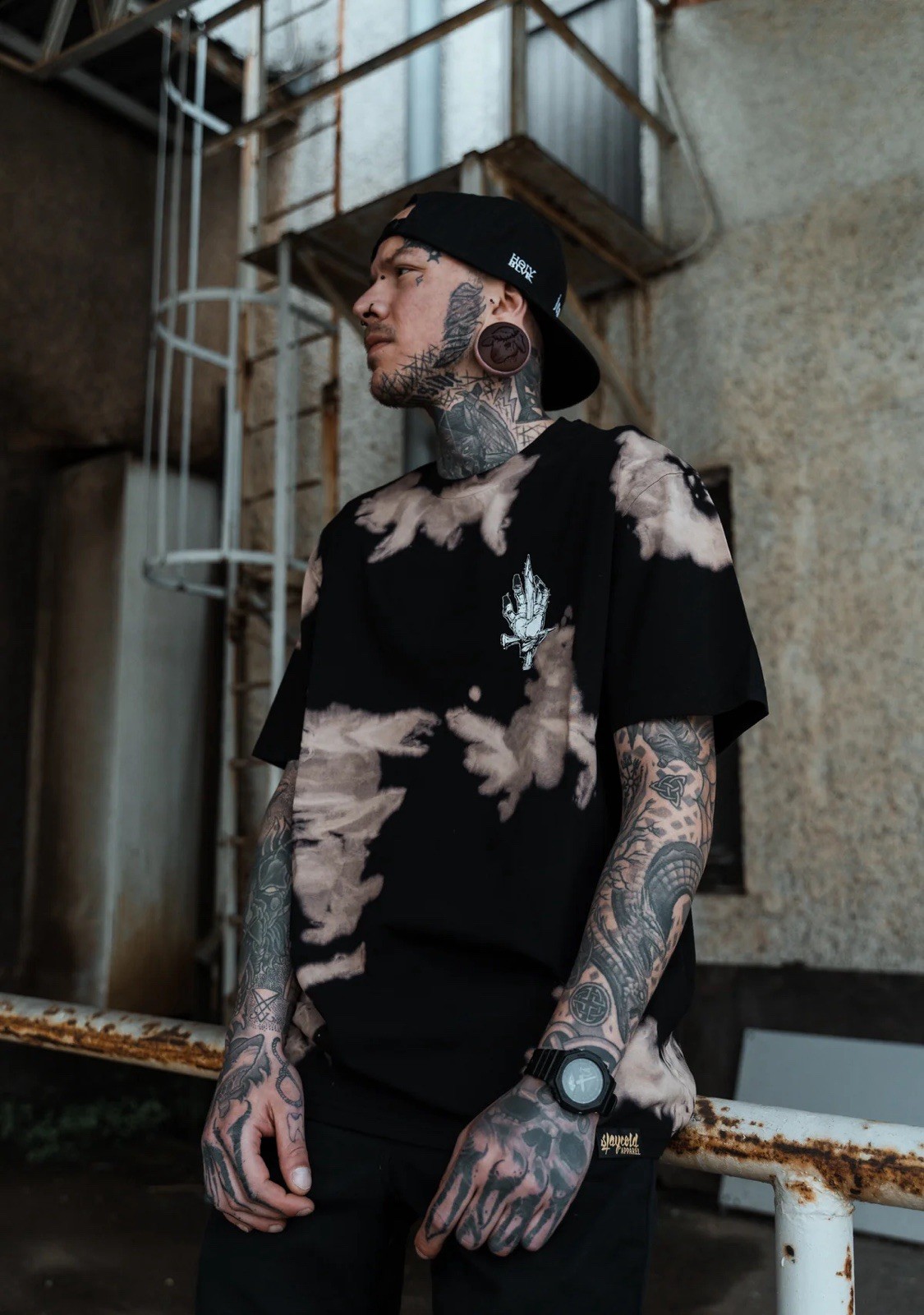 STAY COLD APPAREL MIDDLE FINGER UP - T-SHIRT (RUSTY BLEACHED) gallery