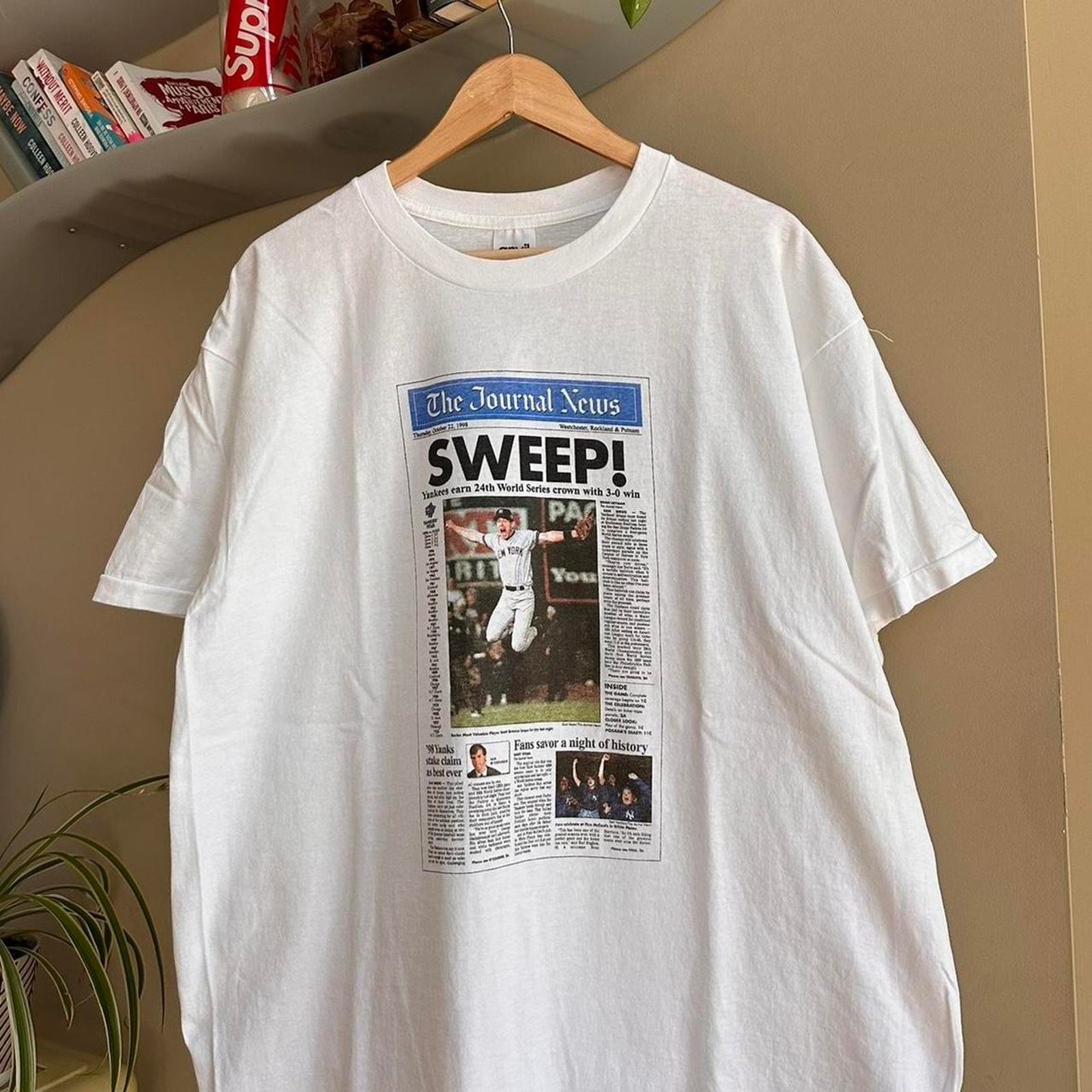 Vintage 1998 New York Yankees News Paper Shirt Size XL gallery