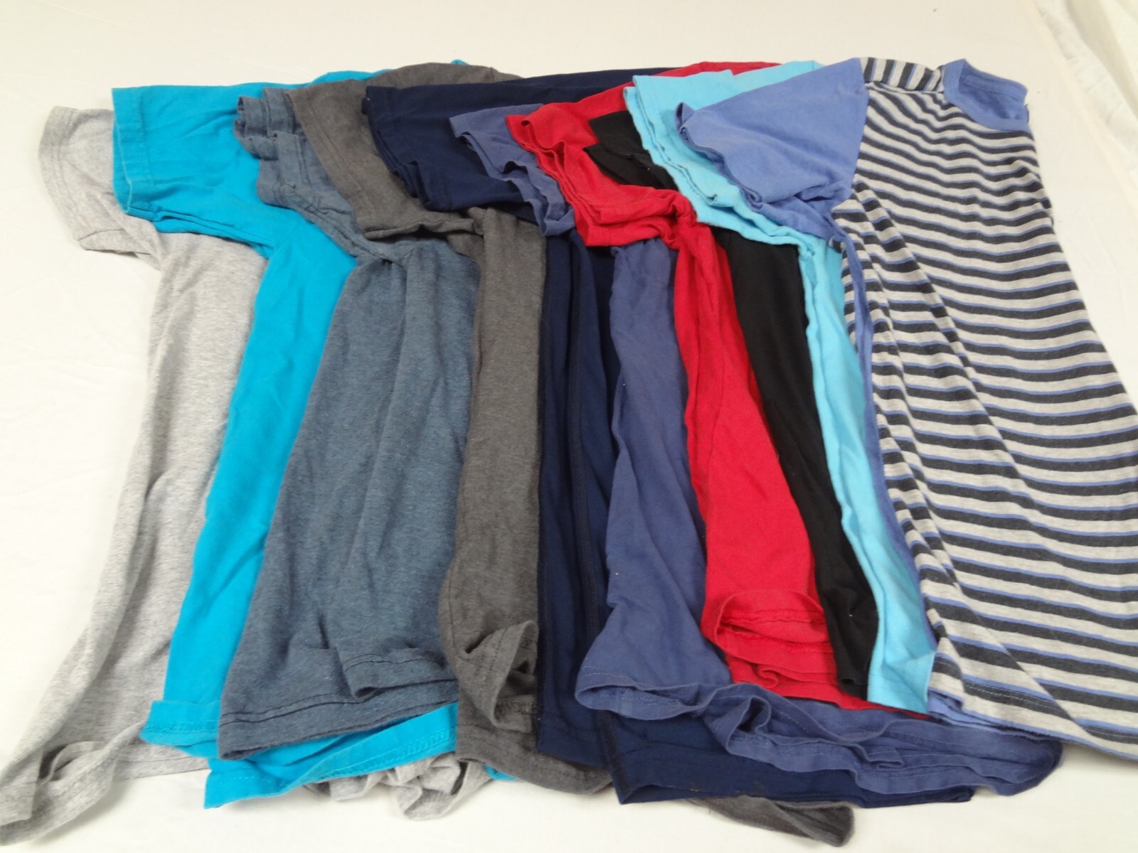 LOT OF 10 MEN'S SIZED T-SHIRTS (NOT SAME AS PICTURE) RANDOM LOTS W/ MINOR FLAWS gallery