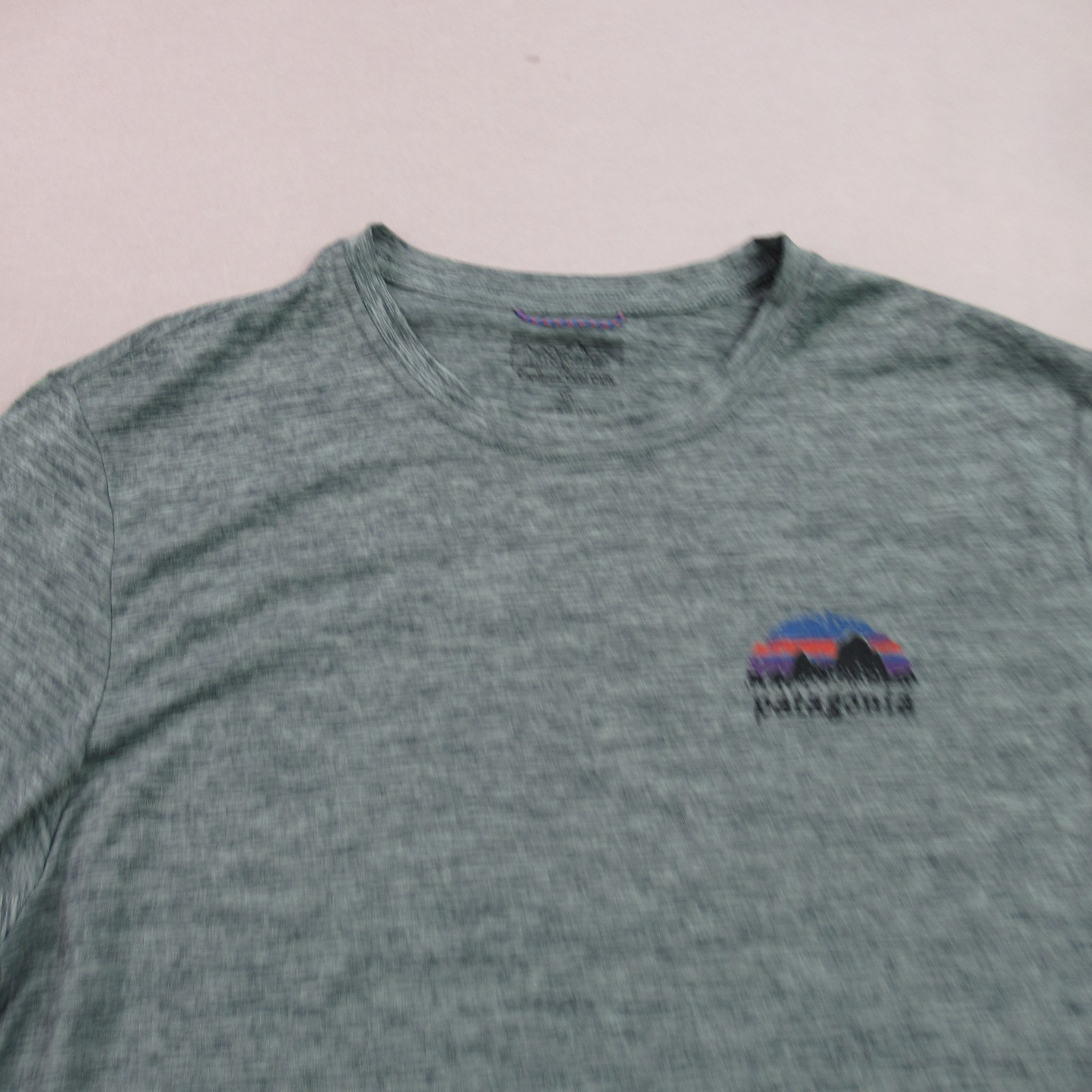Patagonia Shirt Mens Small Long Sleeve Crew Neck Green Outdoor Lightweight gallery