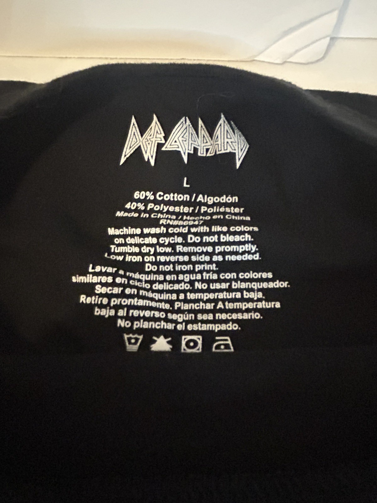 Def Leppard Animal Leopard Graphic Men's L/G Black Tagless Cotton Tee gallery