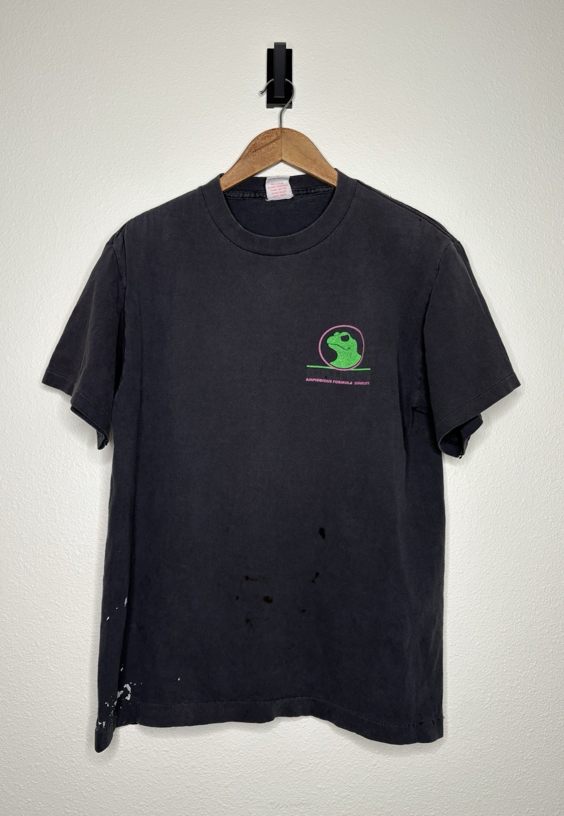 Vtg 90s Bullfrog Amphibious Formula Sunblock Shark Hunt Distressed Tshirt Size L