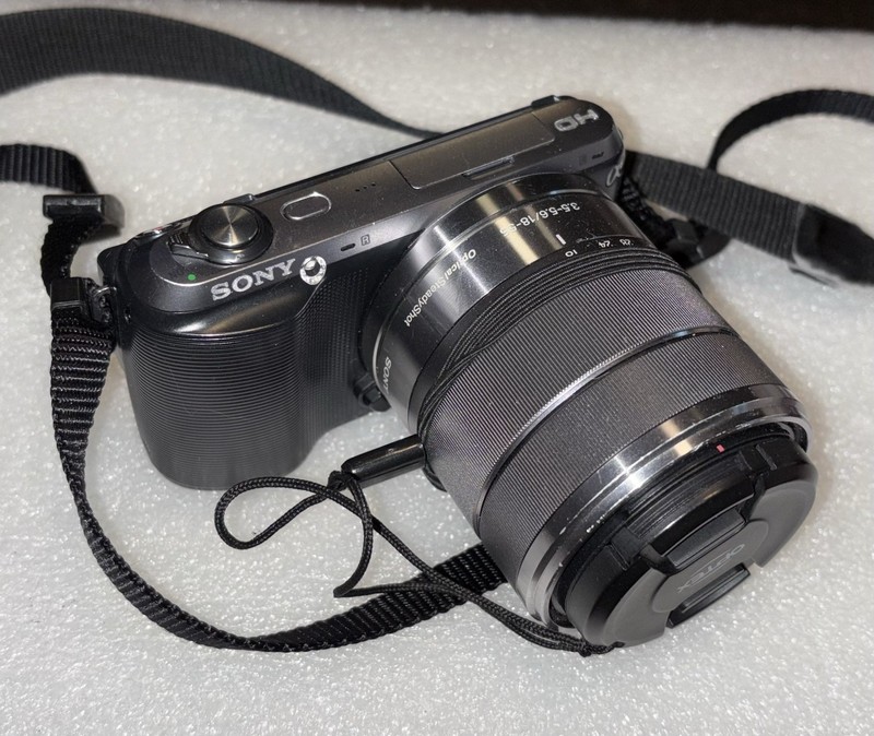 Sony NEX-C3 16.2MP Digital Camera With Sony SEL1855  18-55m Lens New Battery