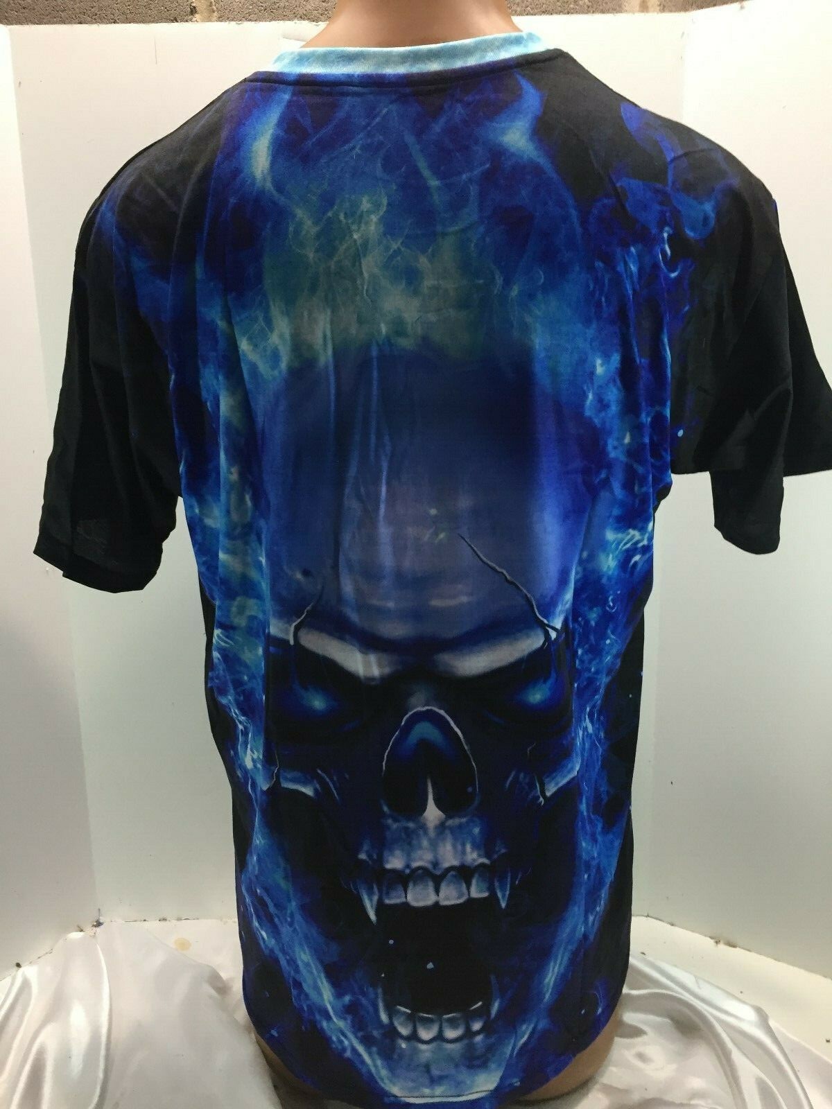 Unisex T Shirt Vampire Goth DEATH Skull Size XL See Measurments in description gallery